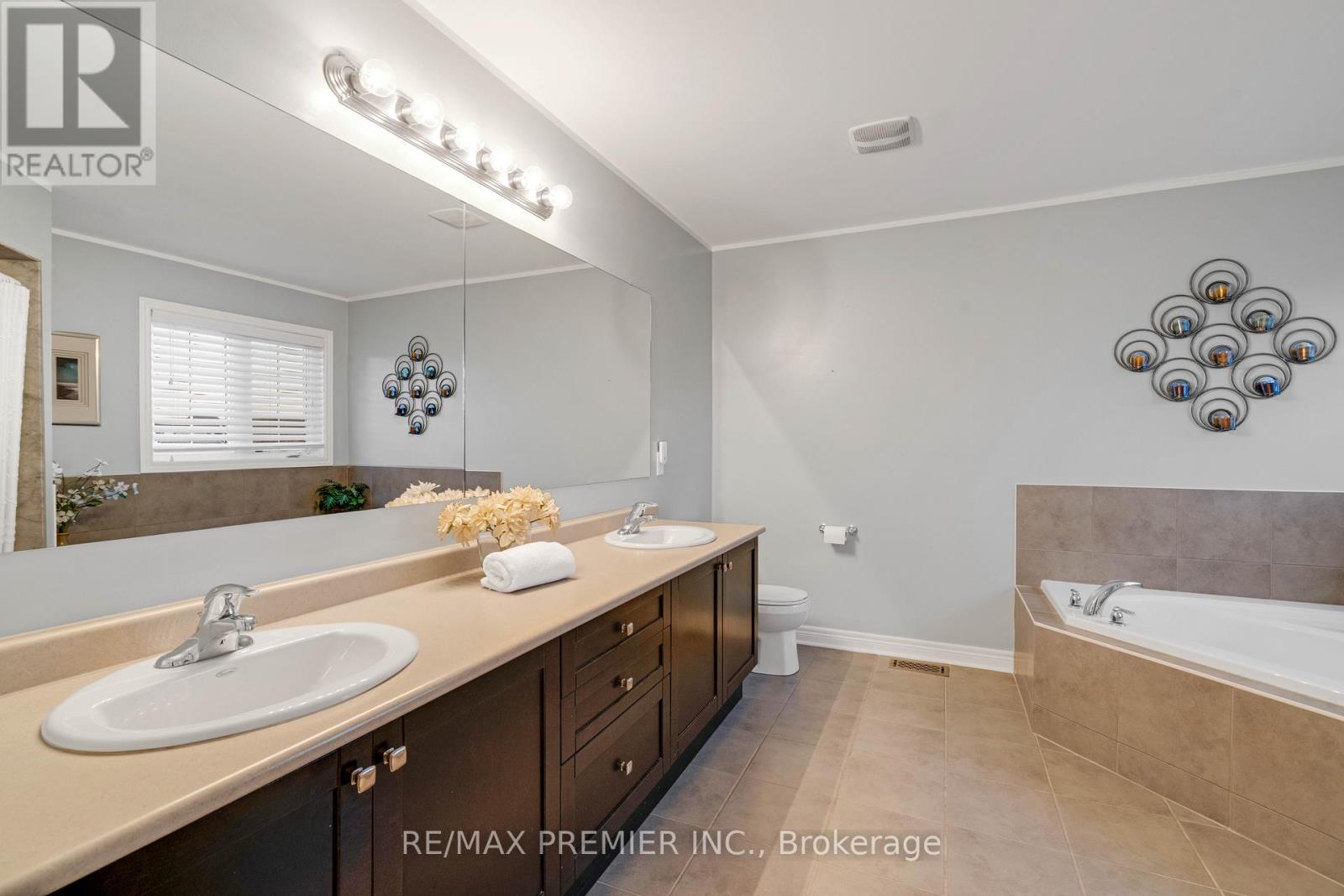 196 Aishford Road, Bradford West Gwillimbury (Bradford), Ontario  L3Z 0P4 - Photo 24 - N12802008