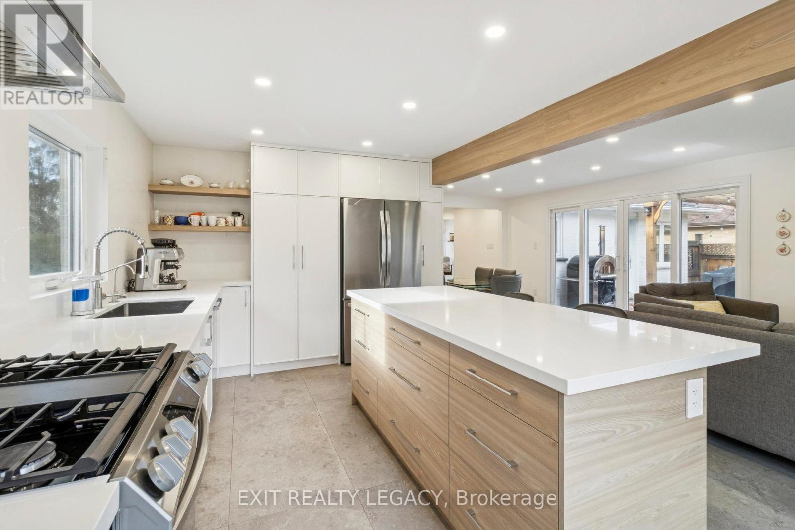 4 Oak Court, Aurora (Aurora Village), Ontario  L4G 3J6 - Photo 11 - N12802058