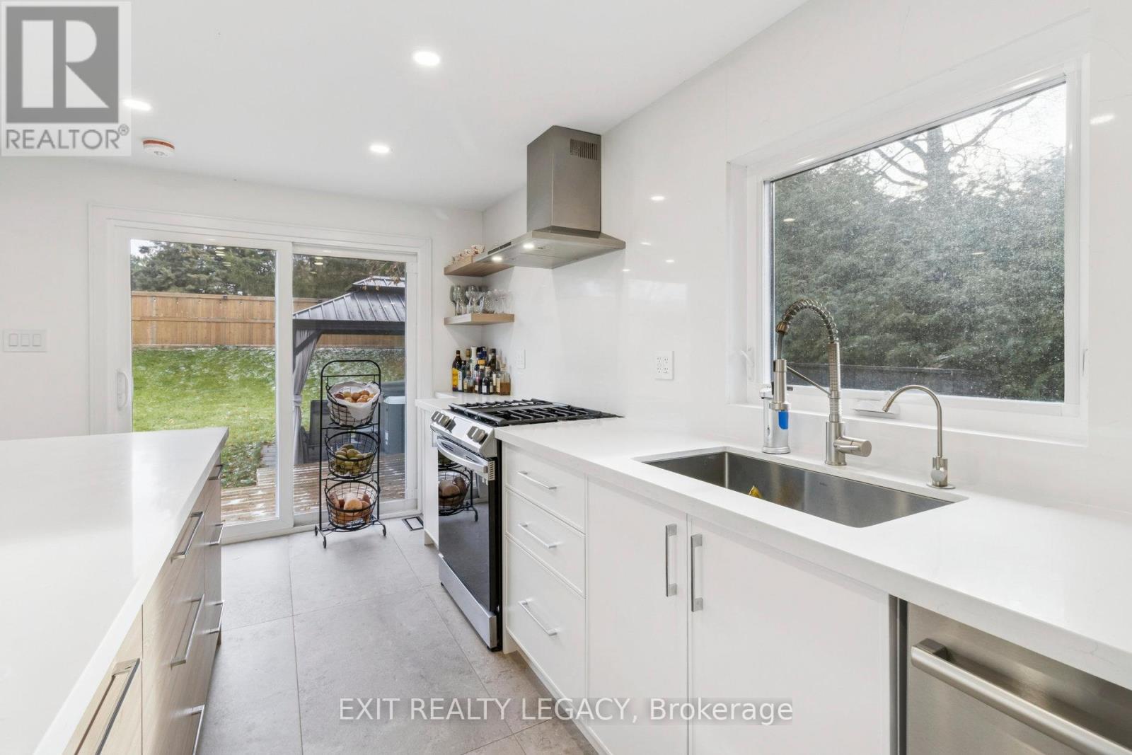 4 Oak Court, Aurora (Aurora Village), Ontario  L4G 3J6 - Photo 12 - N12802058