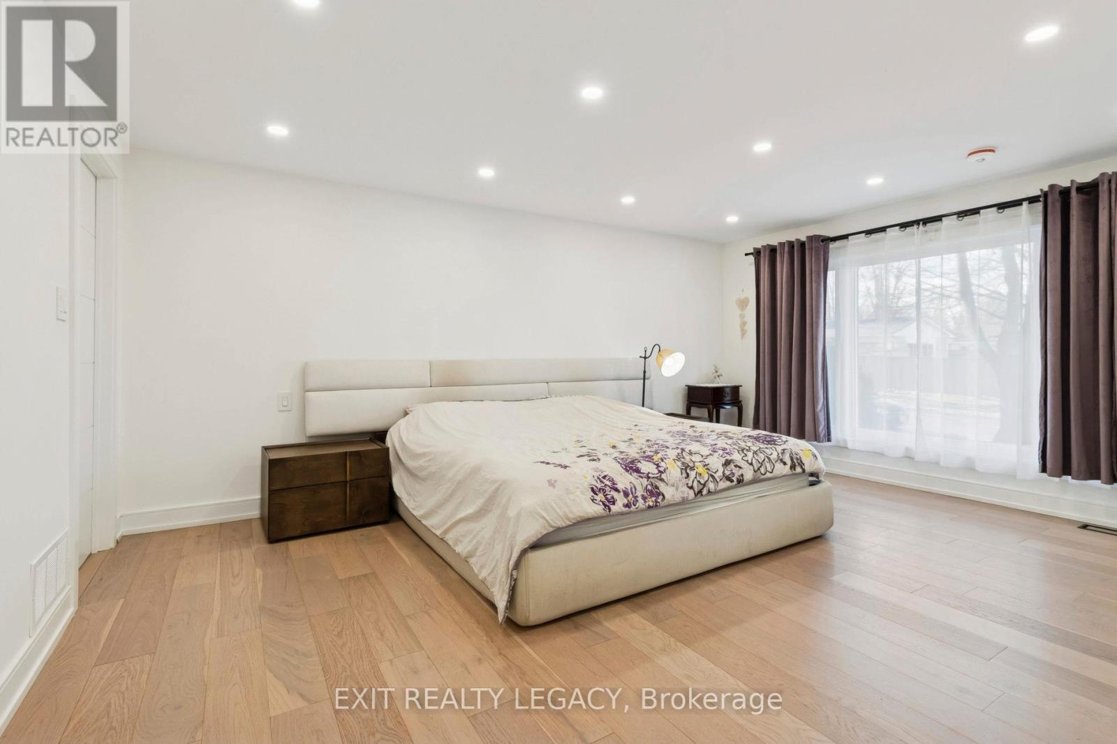 4 Oak Court, Aurora (Aurora Village), Ontario  L4G 3J6 - Photo 13 - N12802058