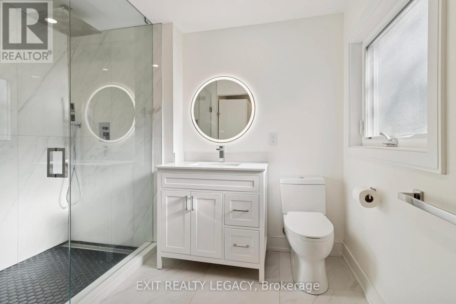 4 Oak Court, Aurora (Aurora Village), Ontario  L4G 3J6 - Photo 15 - N12802058