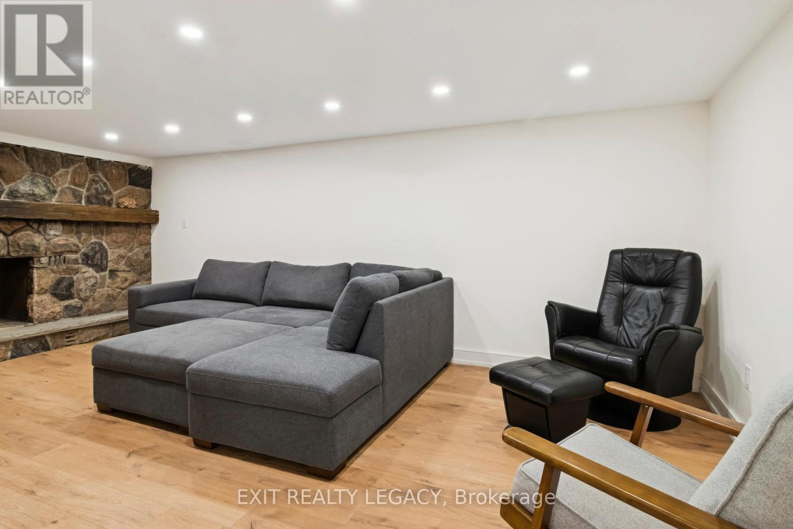 4 Oak Court, Aurora (Aurora Village), Ontario  L4G 3J6 - Photo 27 - N12802058