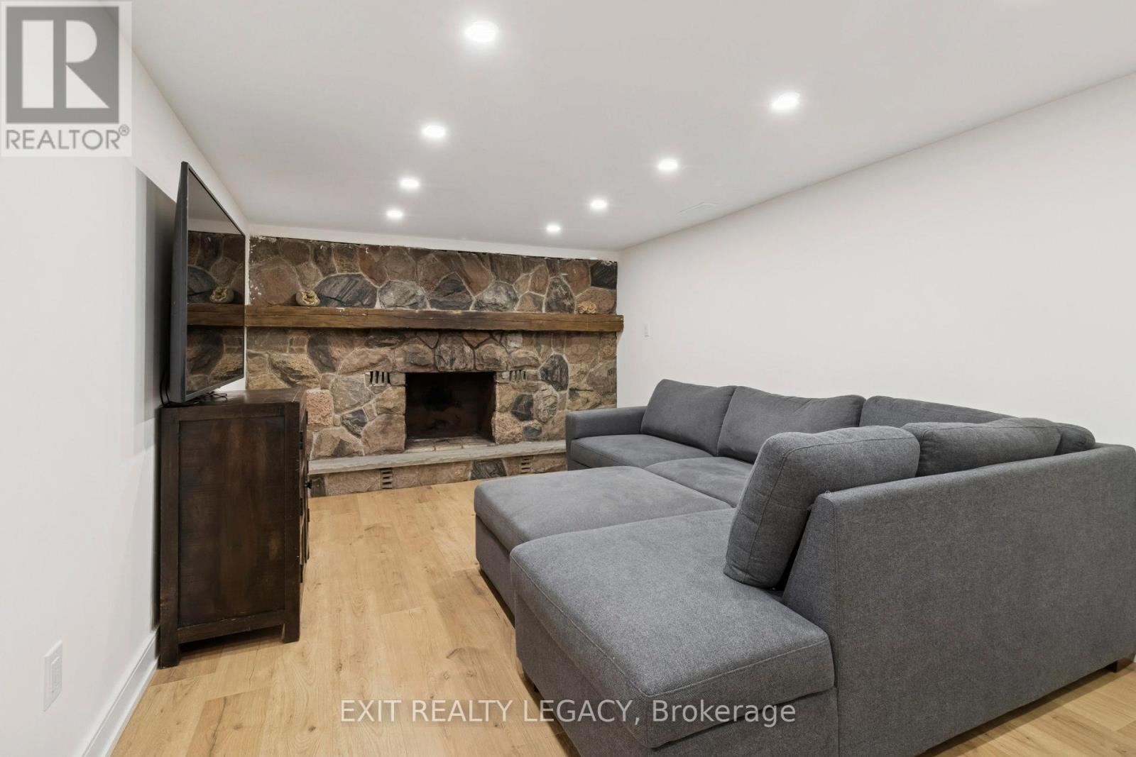 4 Oak Court, Aurora (Aurora Village), Ontario  L4G 3J6 - Photo 28 - N12802058