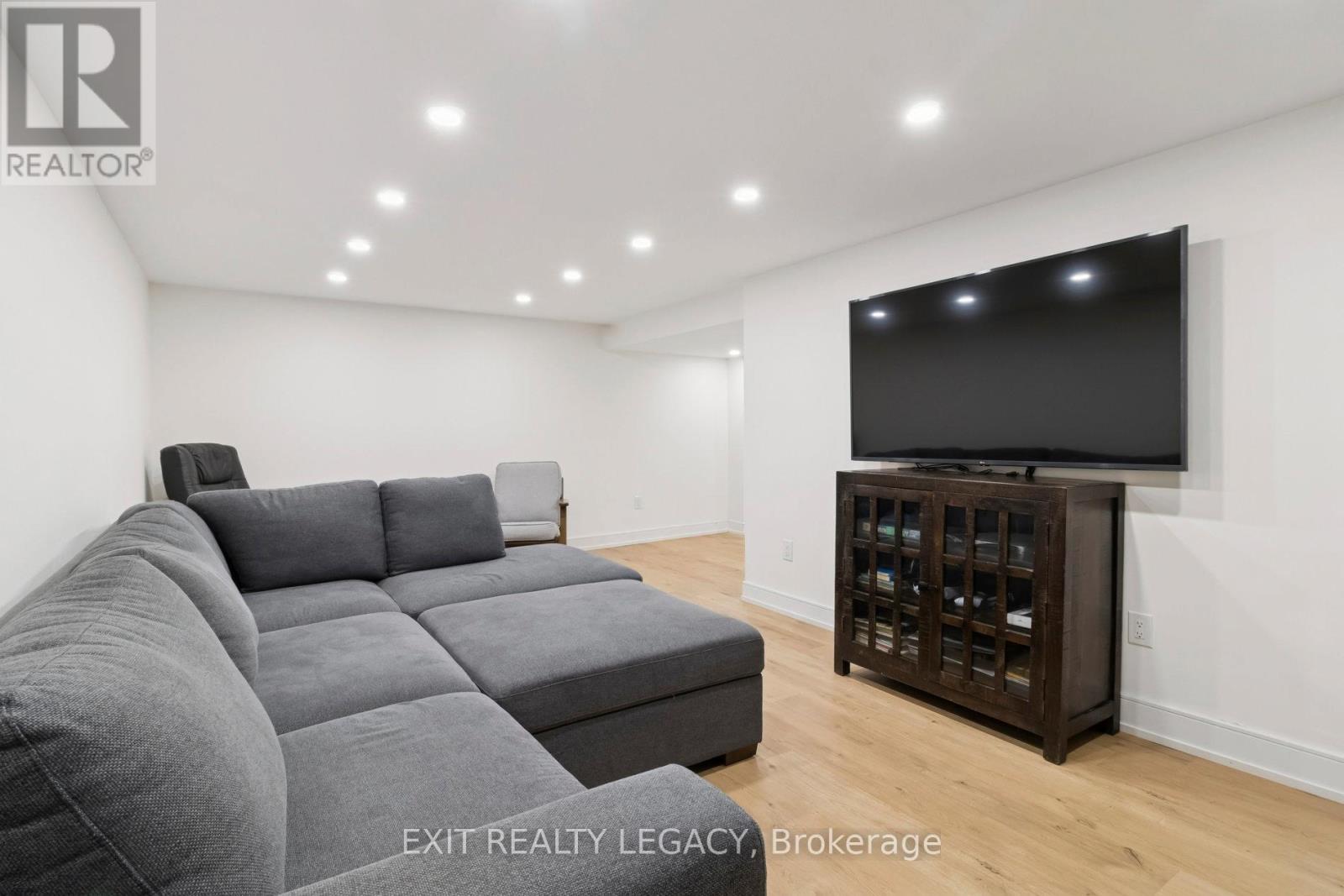 4 Oak Court, Aurora (Aurora Village), Ontario  L4G 3J6 - Photo 29 - N12802058