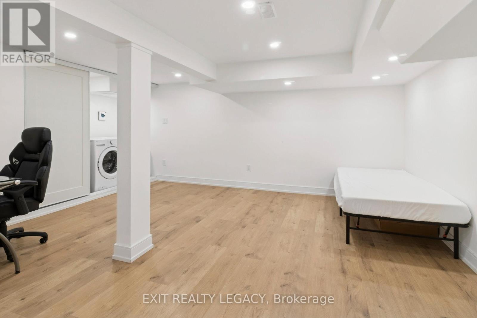 4 Oak Court, Aurora (Aurora Village), Ontario  L4G 3J6 - Photo 31 - N12802058