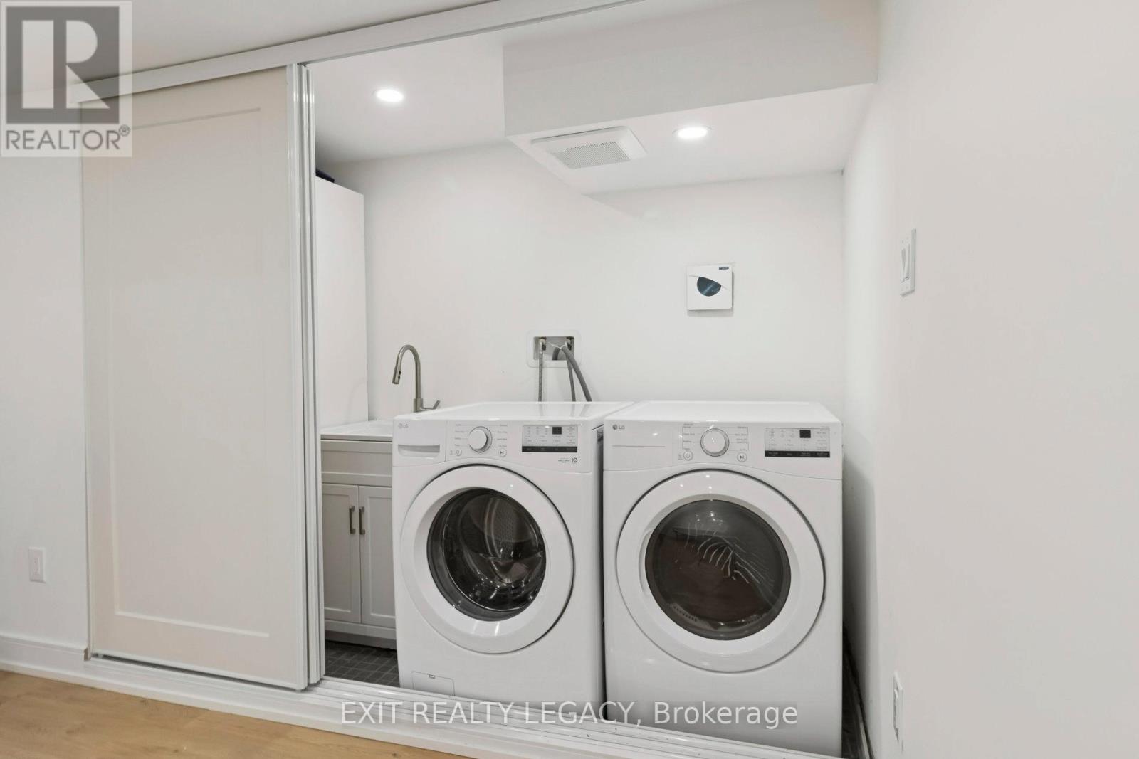 4 Oak Court, Aurora (Aurora Village), Ontario  L4G 3J6 - Photo 35 - N12802058