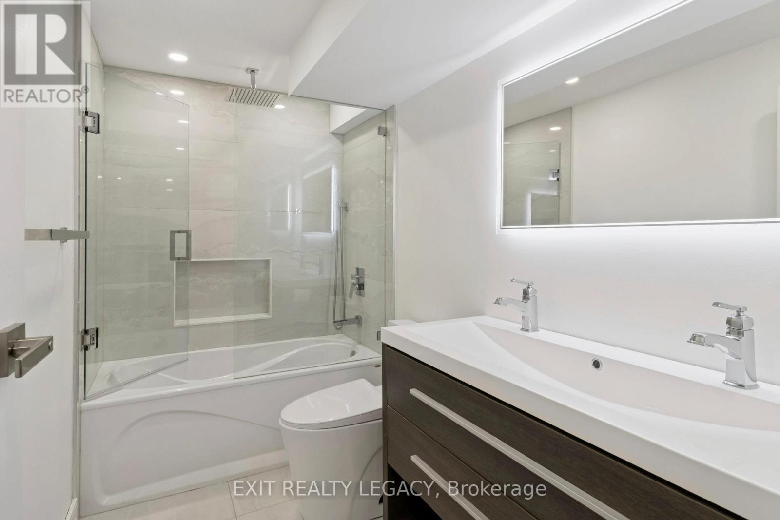 4 Oak Court, Aurora (Aurora Village), Ontario  L4G 3J6 - Photo 36 - N12802058