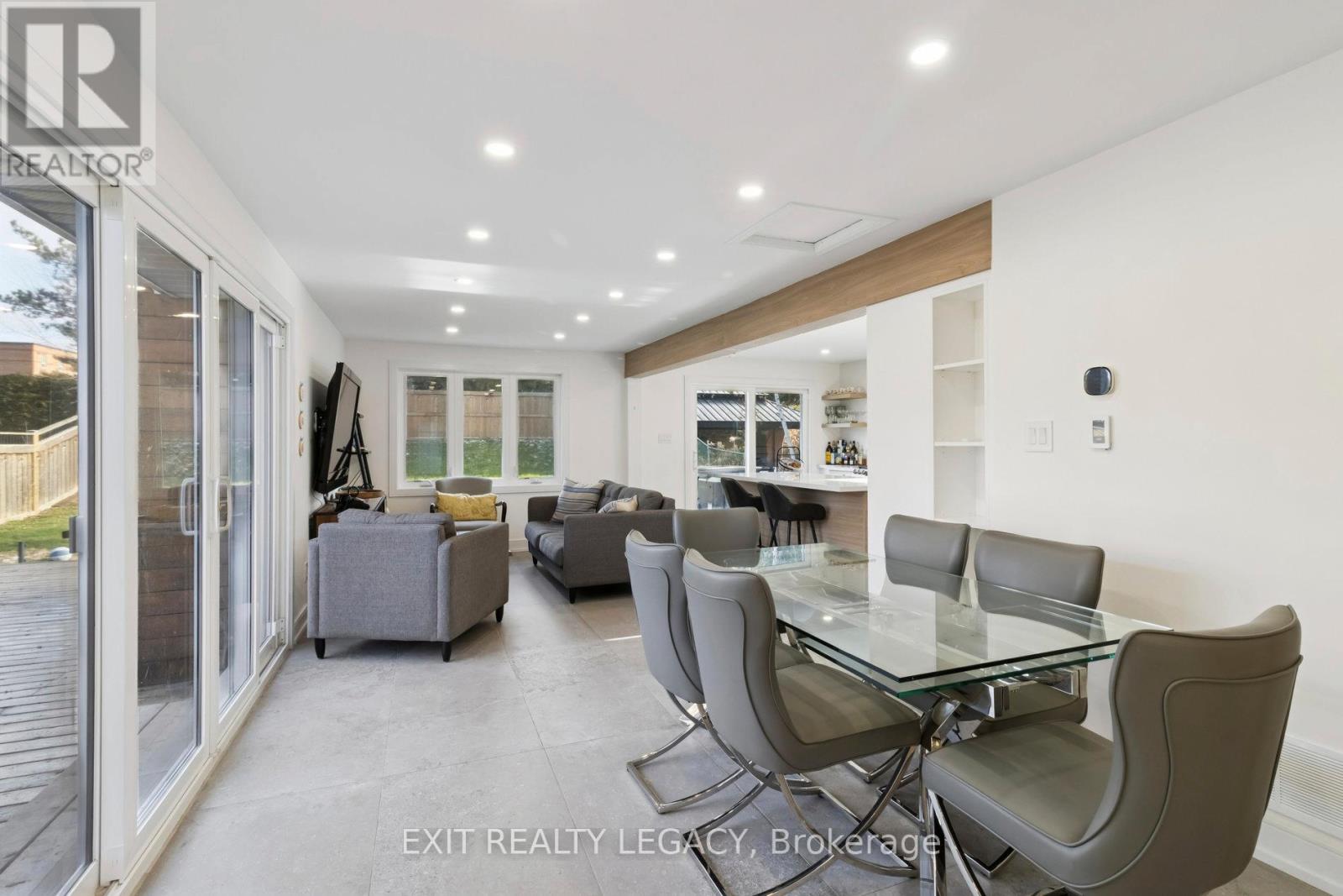 4 Oak Court, Aurora (Aurora Village), Ontario  L4G 3J6 - Photo 6 - N12802058