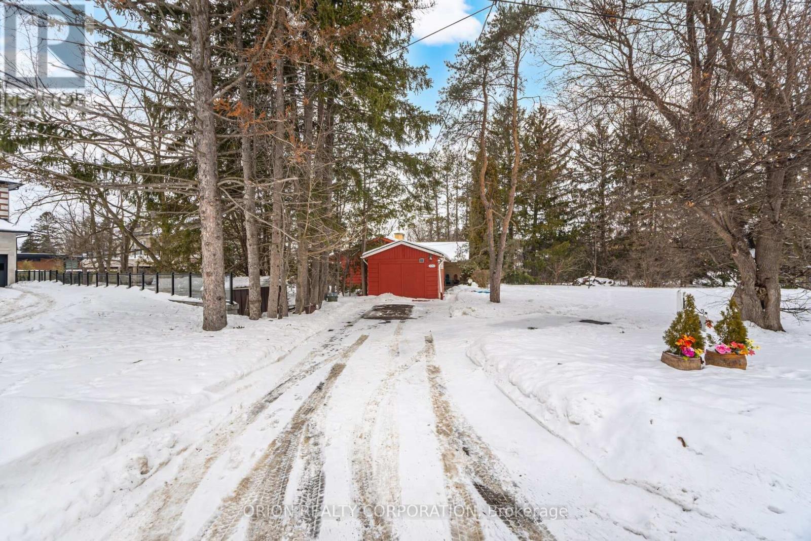 100 Westwood Lane, Richmond Hill, Ontario  L4C 6Y3 - Photo 5 - N12802194