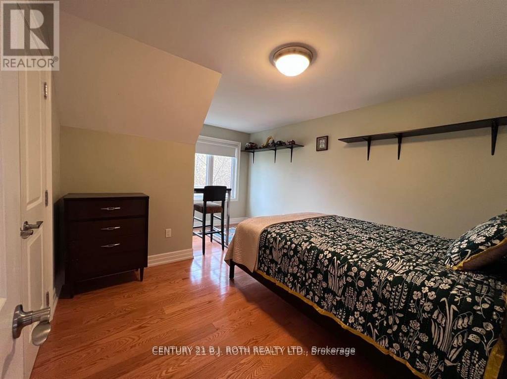 Room - 9 Greenwood Forest Road, Oro-Medonte, Ontario  L0L 2E0 - Photo 7 - S12801994