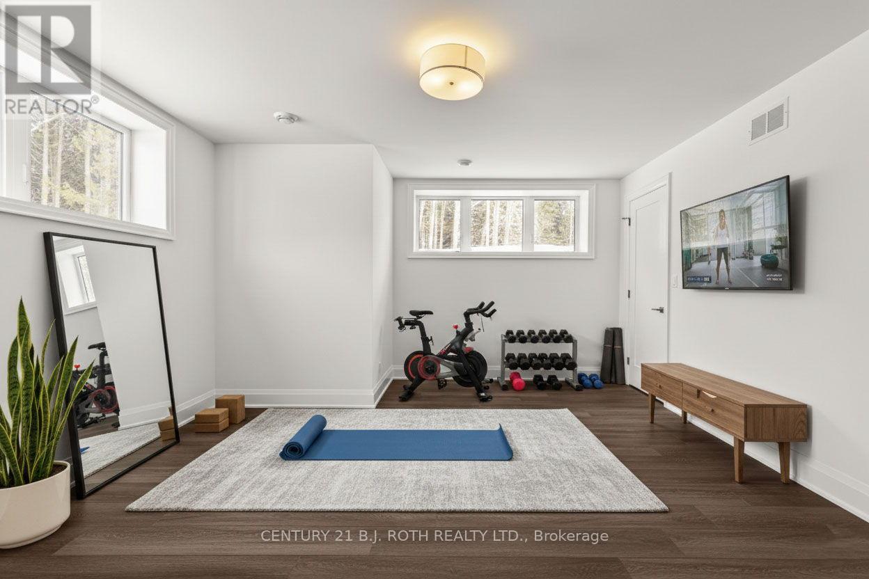 66 Thoroughbred Drive, Oro-Medonte, Ontario  L0K 1E0 - Photo 40 - S12802108