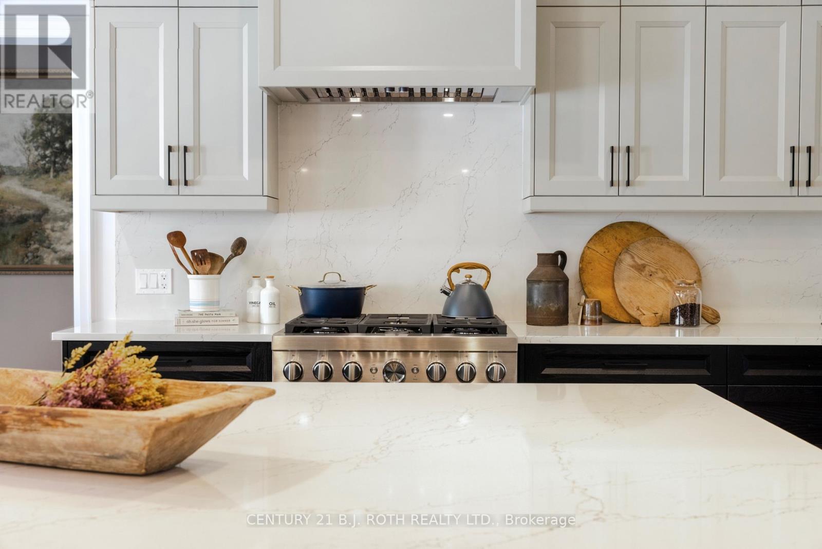 66 Thoroughbred Drive, Oro-Medonte, Ontario  L0K 1E0 - Photo 9 - S12802108