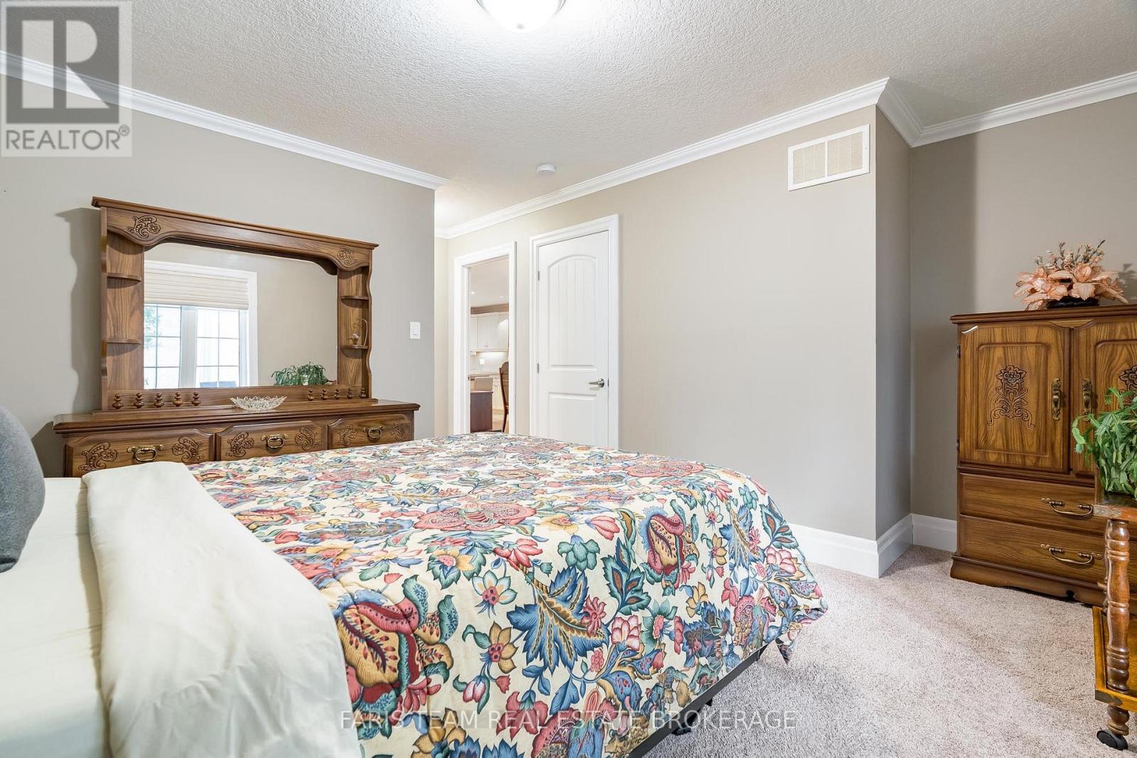 189 Greenway Drive, Wasaga Beach, Ontario  L9Z 0E6 - Photo 20 - S12802252