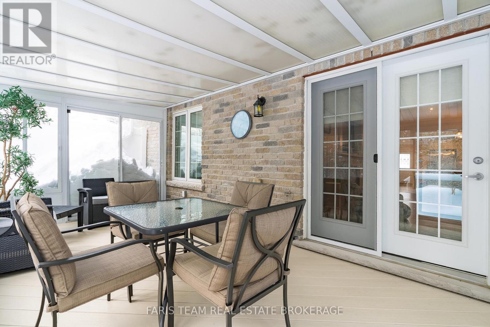 189 Greenway Drive, Wasaga Beach, Ontario  L9Z 0E6 - Photo 3 - S12802252