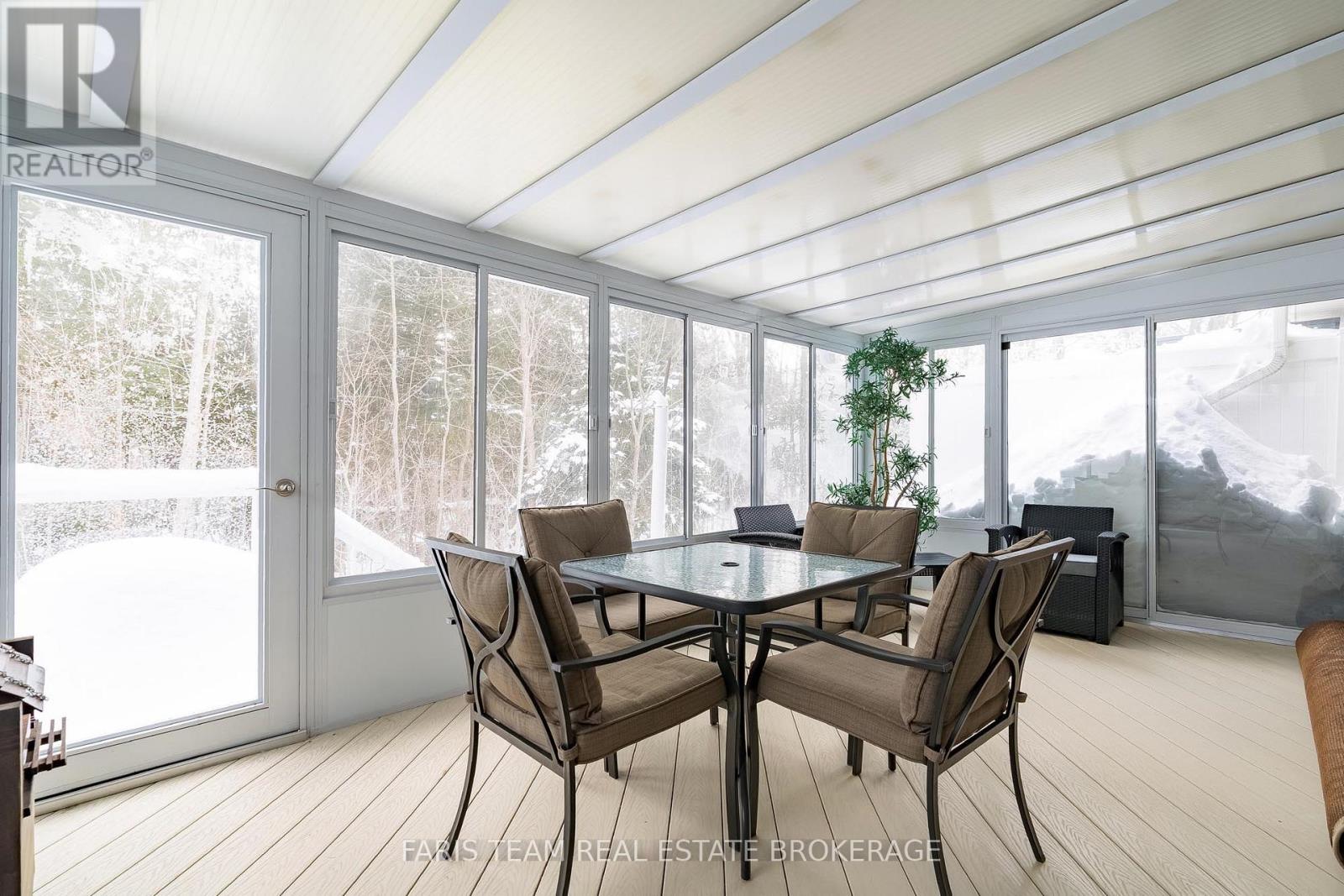 189 Greenway Drive, Wasaga Beach, Ontario  L9Z 0E6 - Photo 4 - S12802252