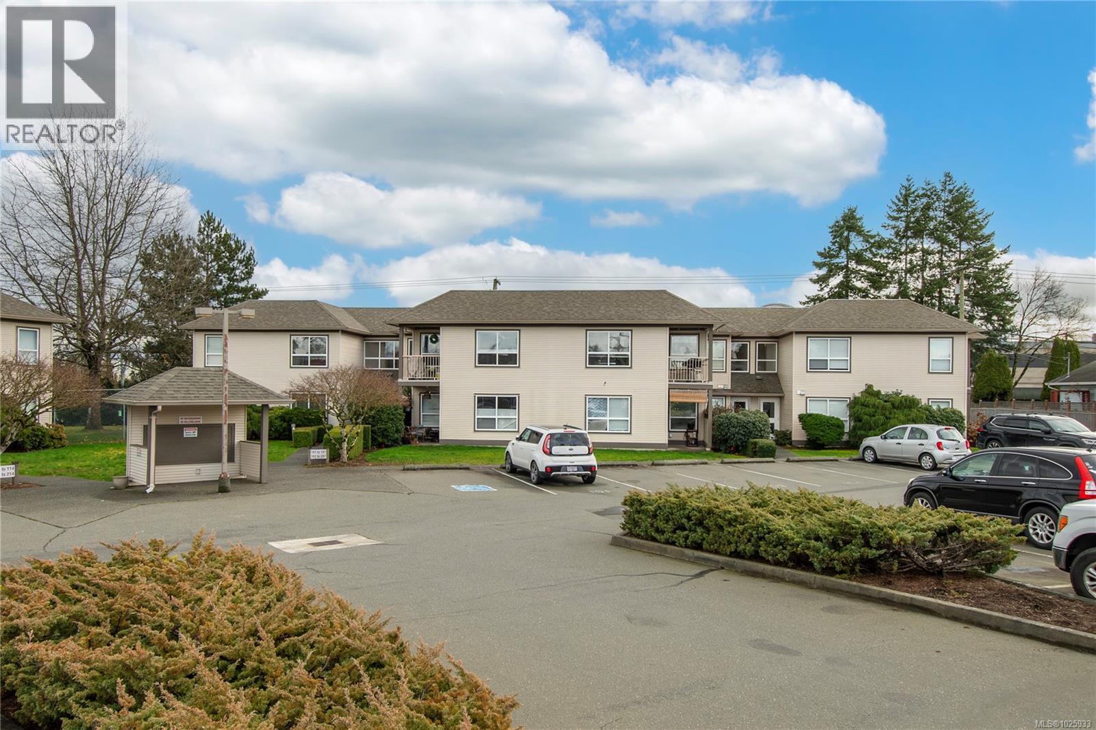 202 2525 Fitzgerald Ave, Courtenay, British Columbia  V9N 6J4 - Photo 2 - 1025933