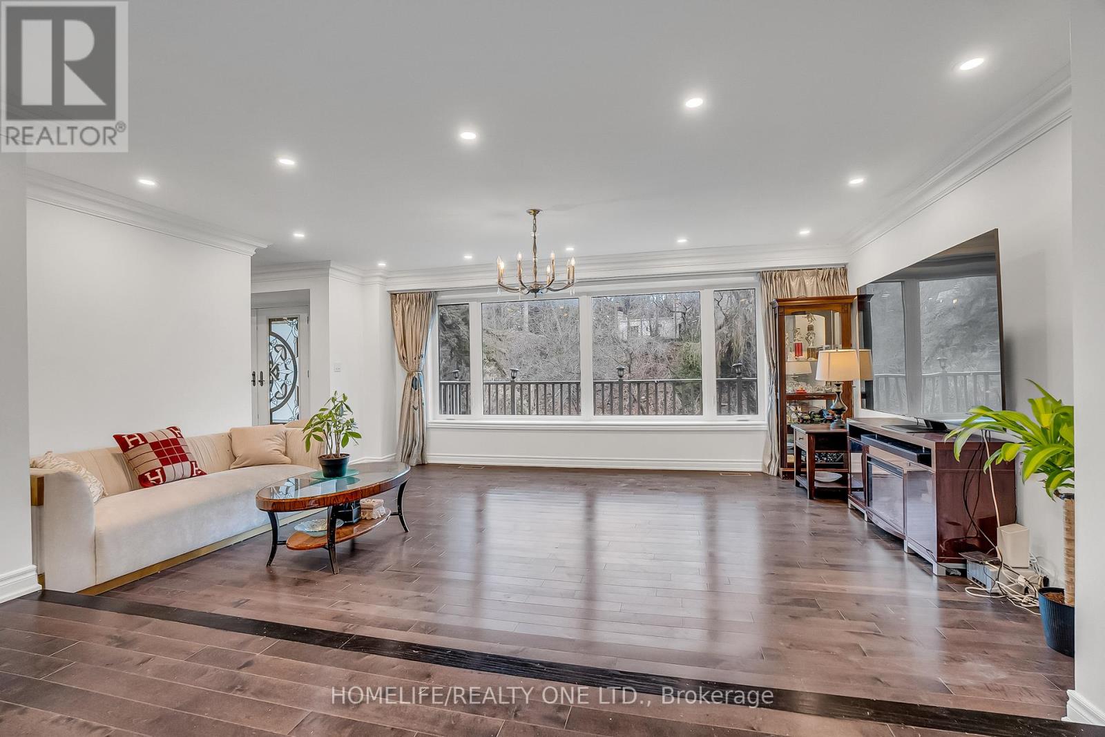 31 Bearwood Drive, Toronto (Edenbridge-Humber Valley), Ontario  M9A 4G5 - Photo 10 - W12801992