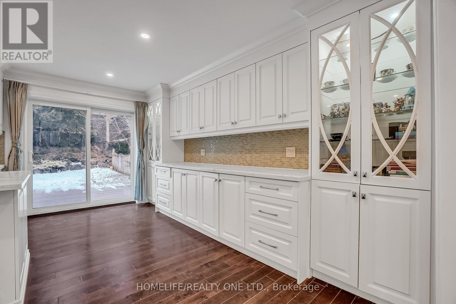 31 Bearwood Drive, Toronto (Edenbridge-Humber Valley), Ontario  M9A 4G5 - Photo 22 - W12801992