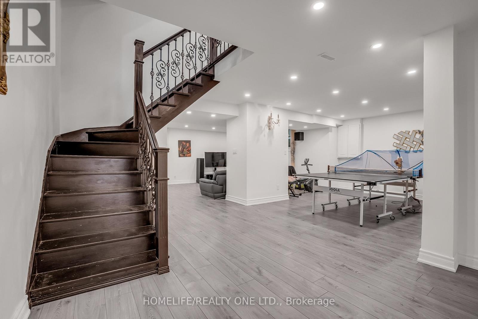 31 Bearwood Drive, Toronto (Edenbridge-Humber Valley), Ontario  M9A 4G5 - Photo 42 - W12801992