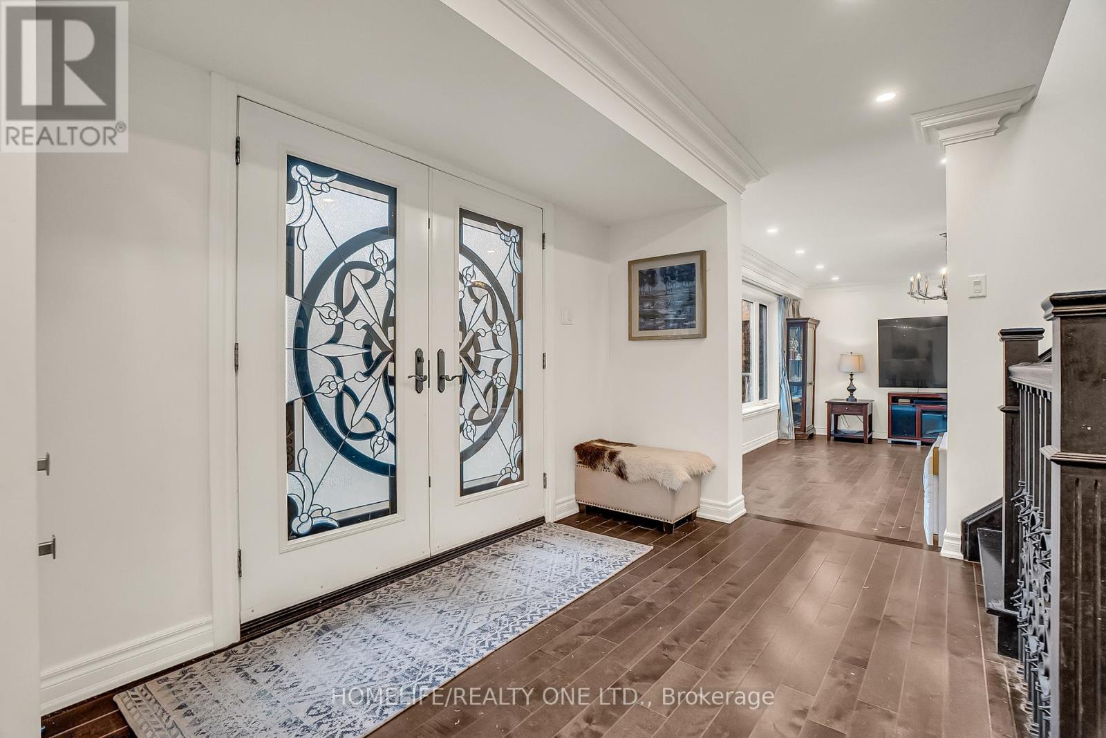 31 Bearwood Drive, Toronto (Edenbridge-Humber Valley), Ontario  M9A 4G5 - Photo 6 - W12801992