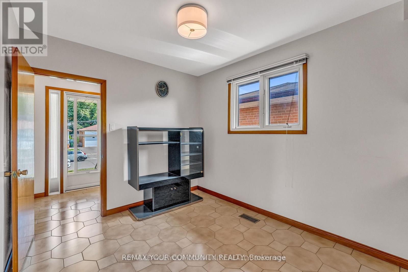 6 Hentob Court, Toronto, Ontario  M9V 2X1 - Photo 12 - W12802054