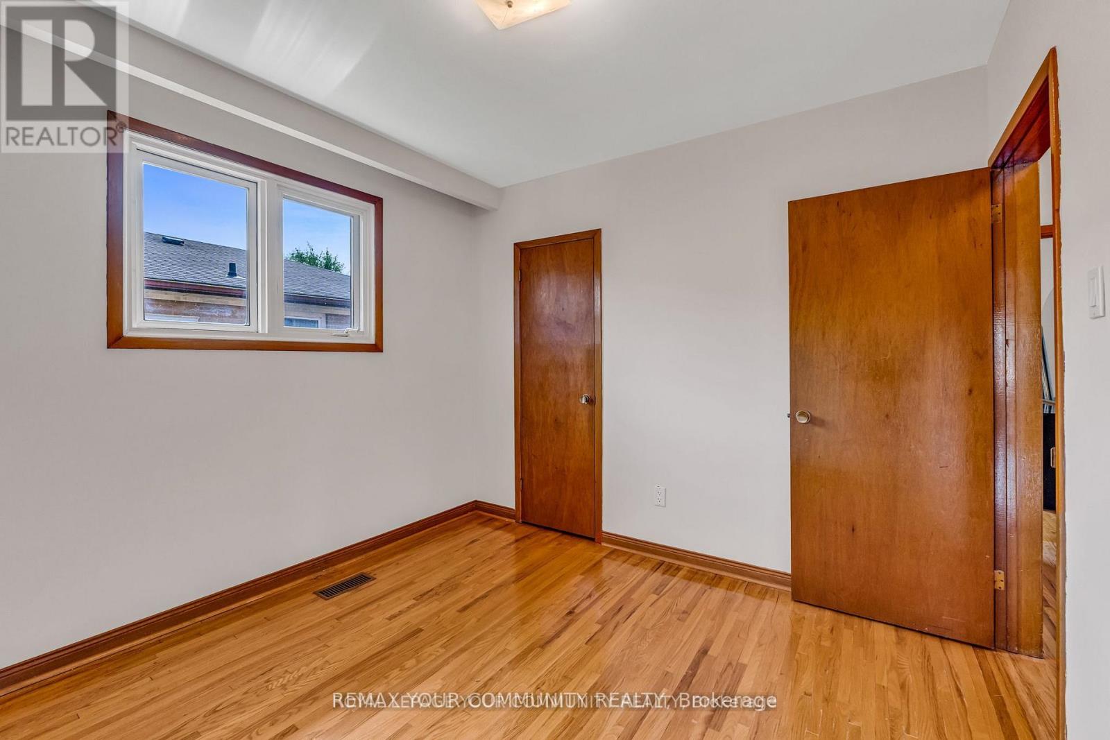 6 Hentob Court, Toronto, Ontario  M9V 2X1 - Photo 21 - W12802054