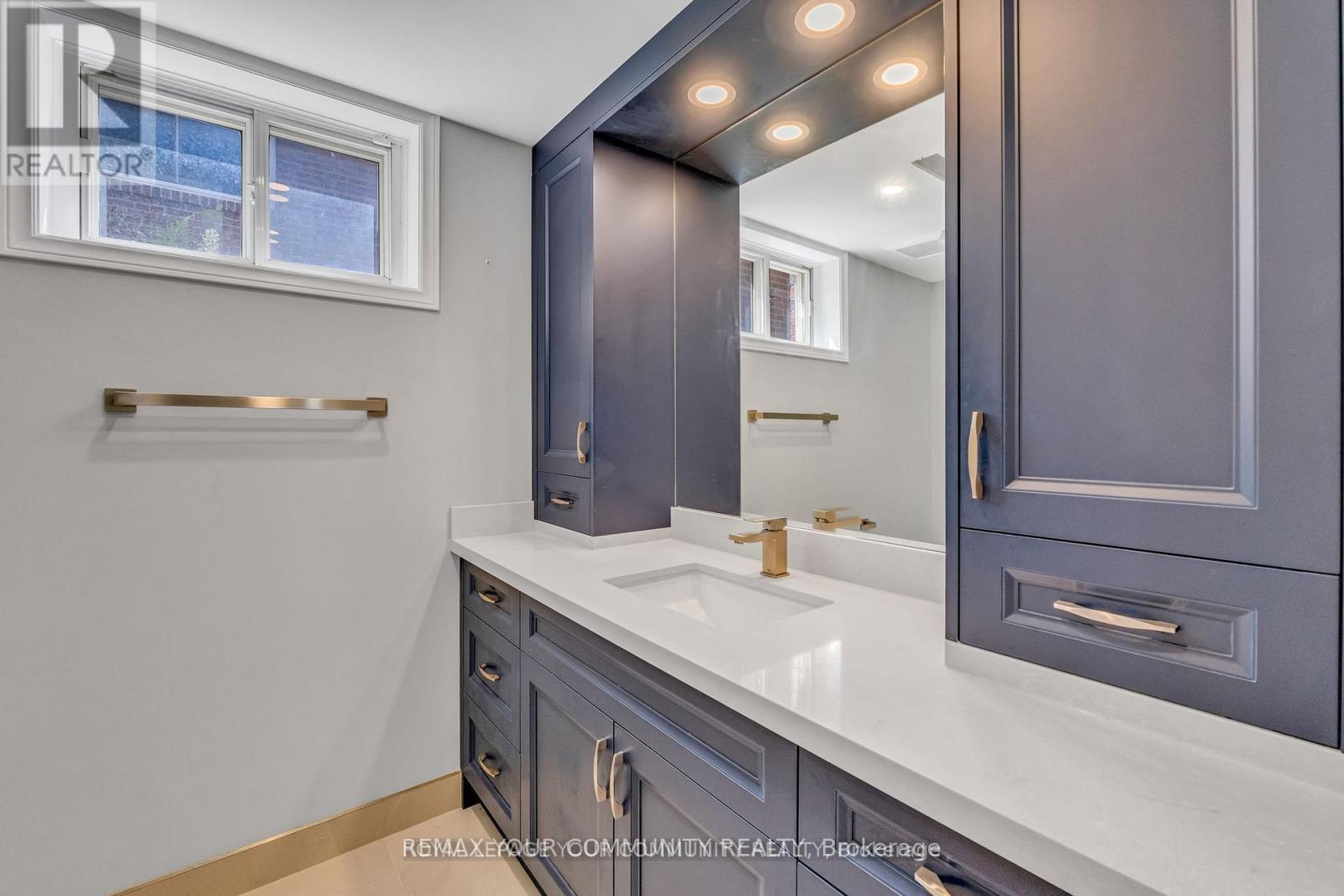 6 Hentob Court, Toronto, Ontario  M9V 2X1 - Photo 36 - W12802054