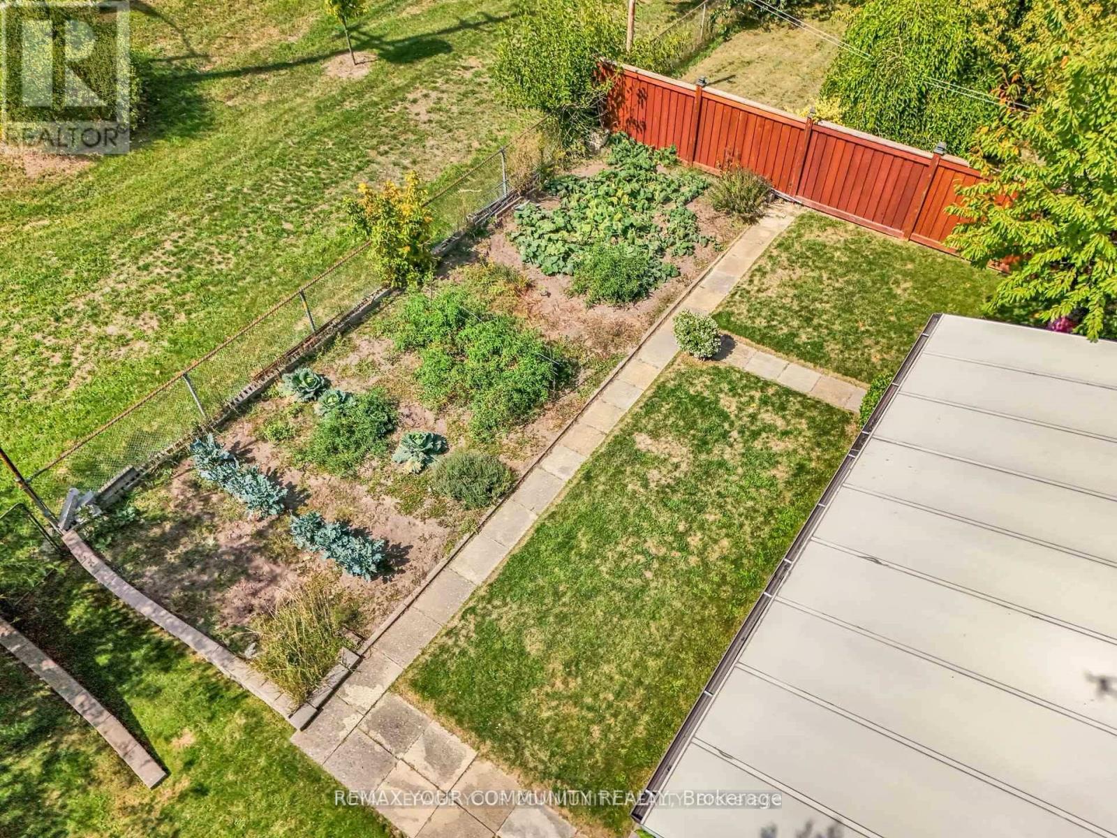 6 Hentob Court, Toronto, Ontario  M9V 2X1 - Photo 49 - W12802054