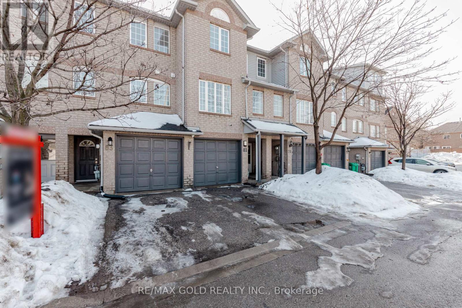 83 Spadina Road, Brampton, Ontario  L6X 4X6 - Photo 2 - W12802102