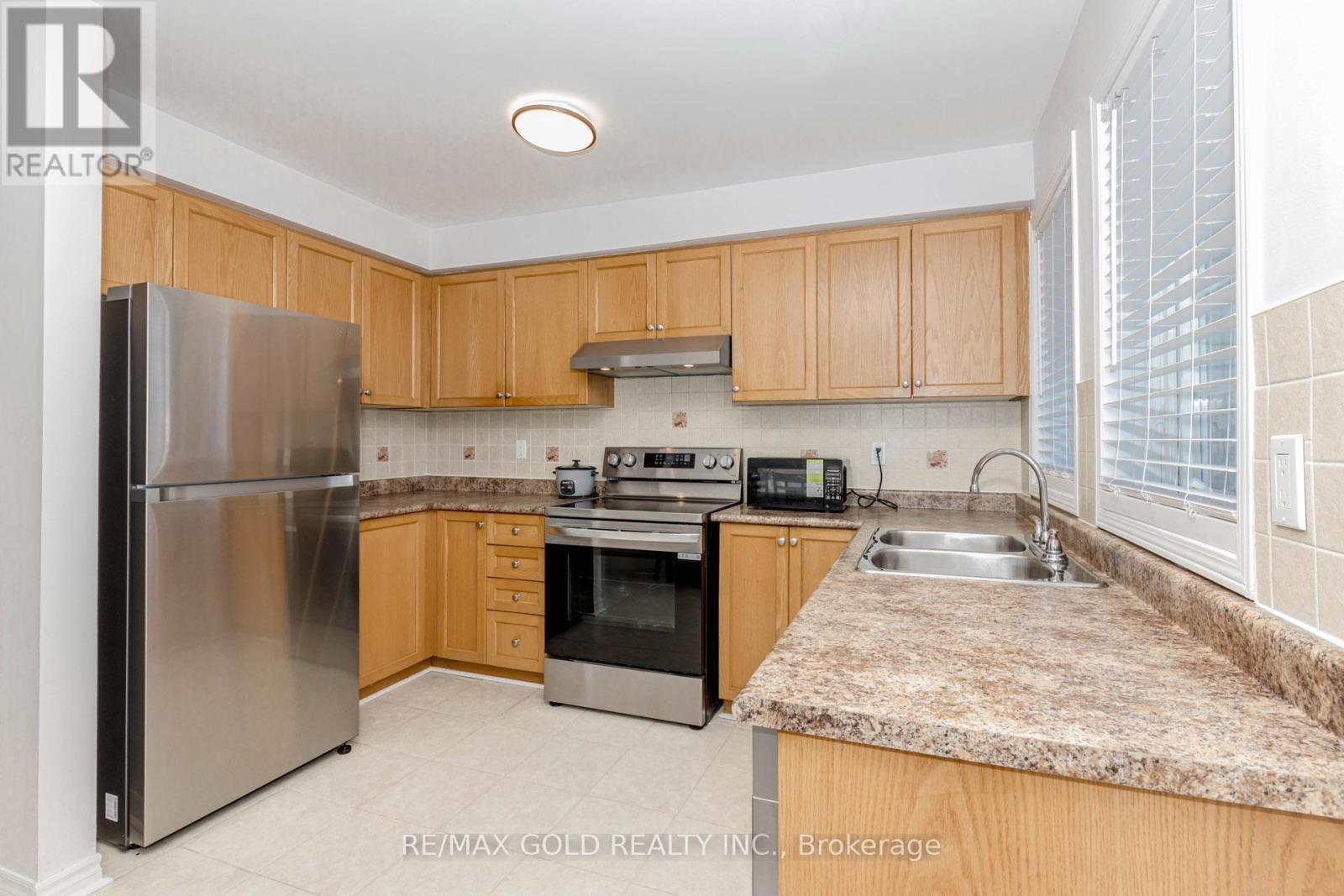 83 Spadina Road, Brampton, Ontario  L6X 4X6 - Photo 22 - W12802102