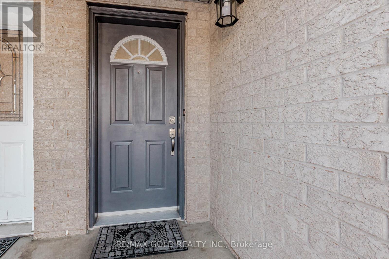 83 Spadina Road, Brampton, Ontario  L6X 4X6 - Photo 5 - W12802102