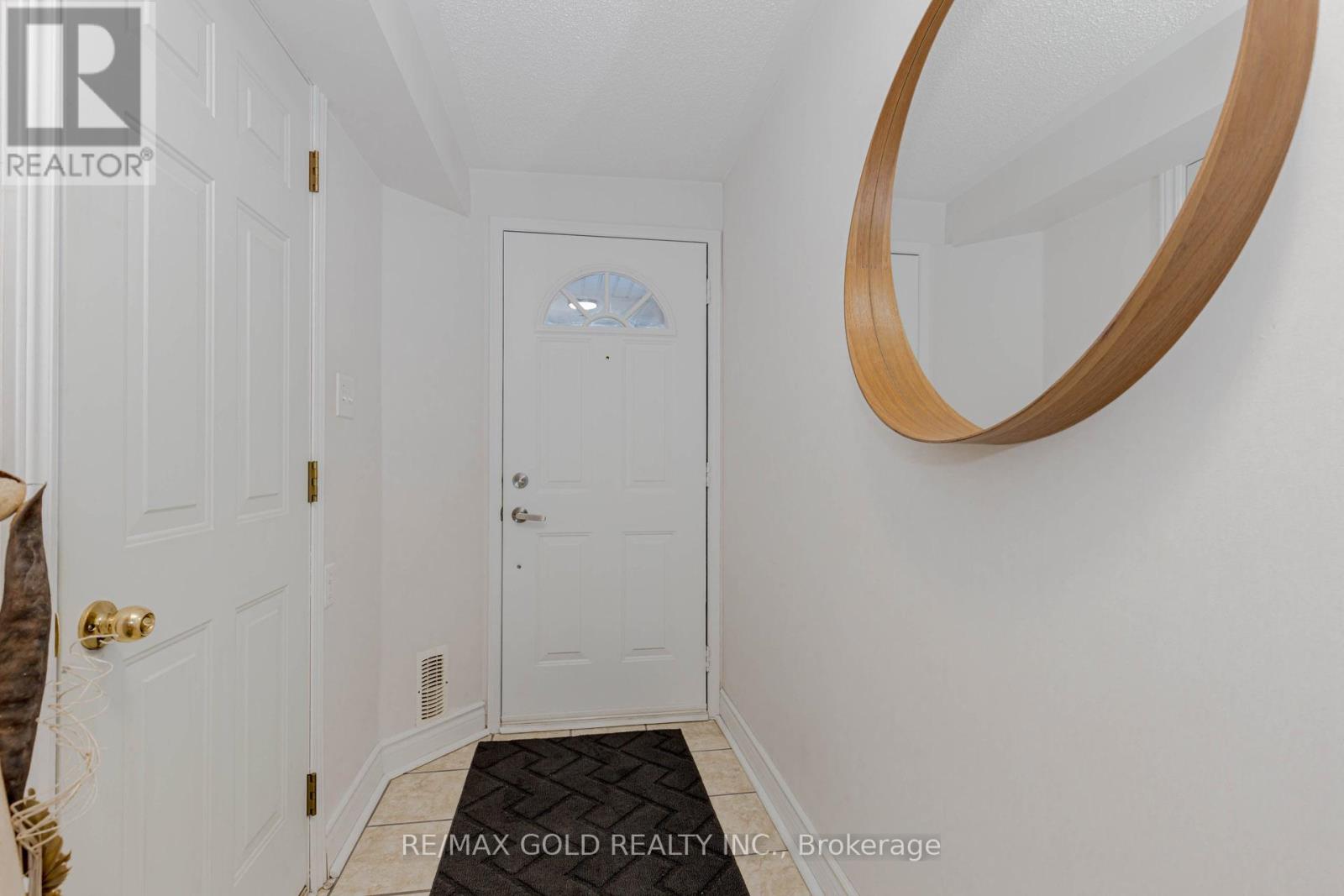 83 Spadina Road, Brampton, Ontario  L6X 4X6 - Photo 6 - W12802102