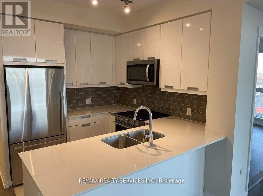 1313 - 35 Watergarden Drive, Mississauga (Hurontario), Ontario  L5R 0G8 - Photo 10 - W12802104