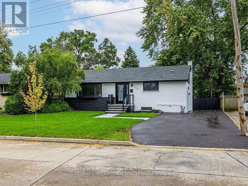 222 Hammersmith Court, Burlington (Appleby), Ontario  L7L 4N7 - Photo 2 - W12802112