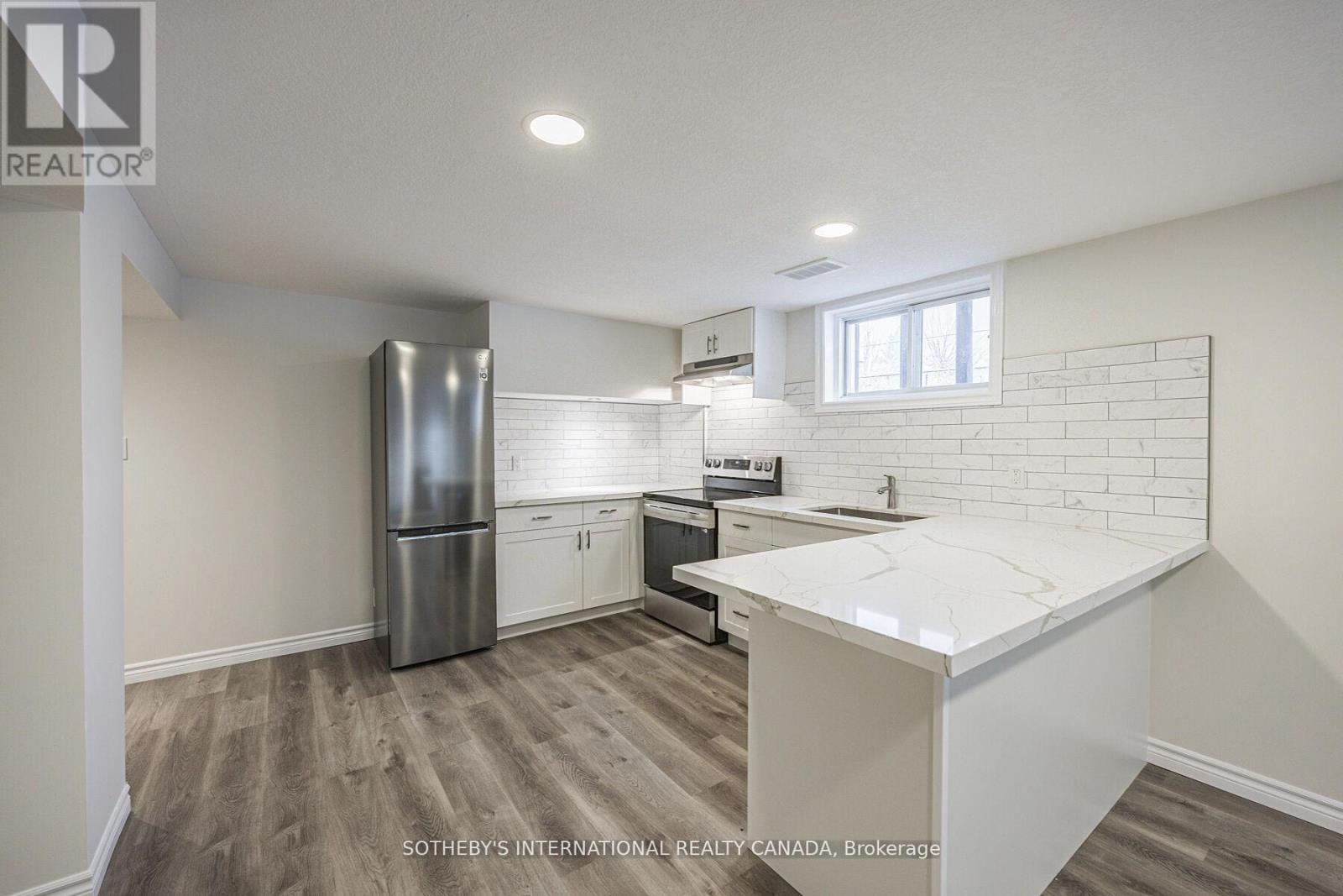 222 Hammersmith Court, Burlington (Appleby), Ontario  L7L 4N7 - Photo 4 - W12802112