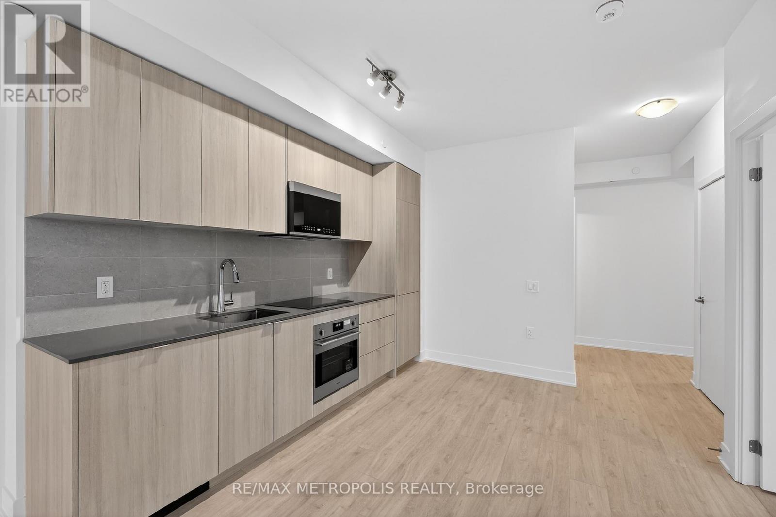 1202 - 2088 James Street, Burlington (Brant), Ontario  L7R 0H2 - Photo 2 - W12802114