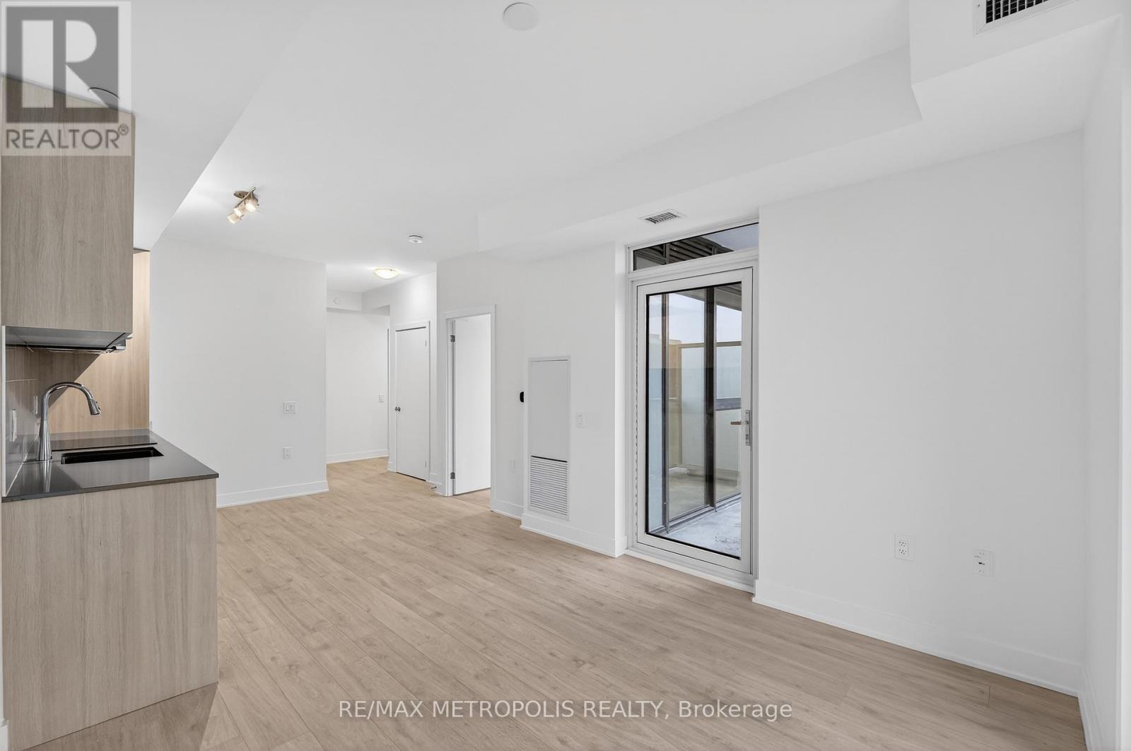 1202 - 2088 James Street, Burlington (Brant), Ontario  L7R 0H2 - Photo 5 - W12802114