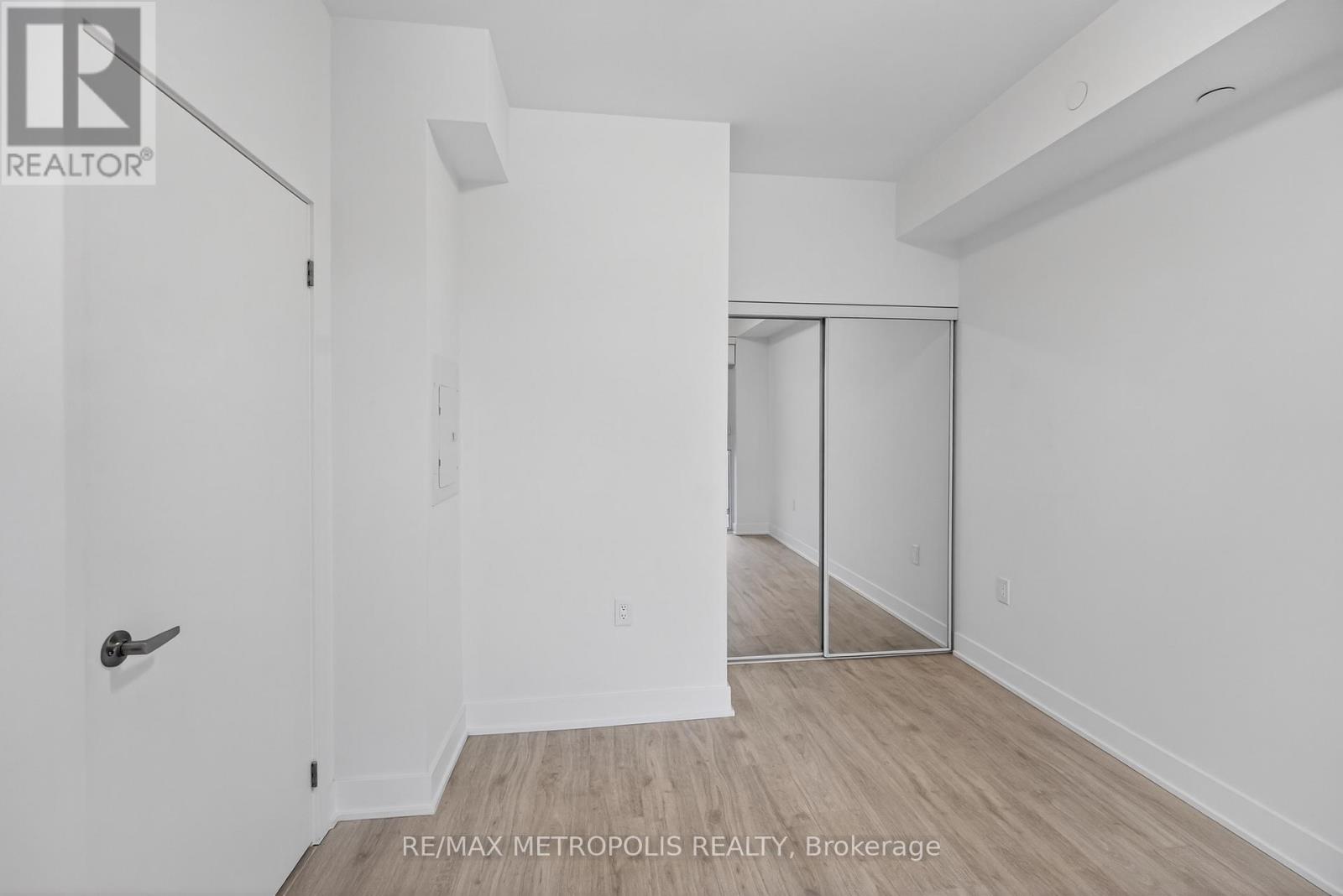 1202 - 2088 James Street, Burlington (Brant), Ontario  L7R 0H2 - Photo 6 - W12802114