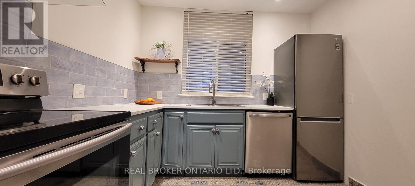 265 Garden Avenue, Toronto (High Park-Swansea), Ontario  M6R 1H8 - Photo 6 - W12802118