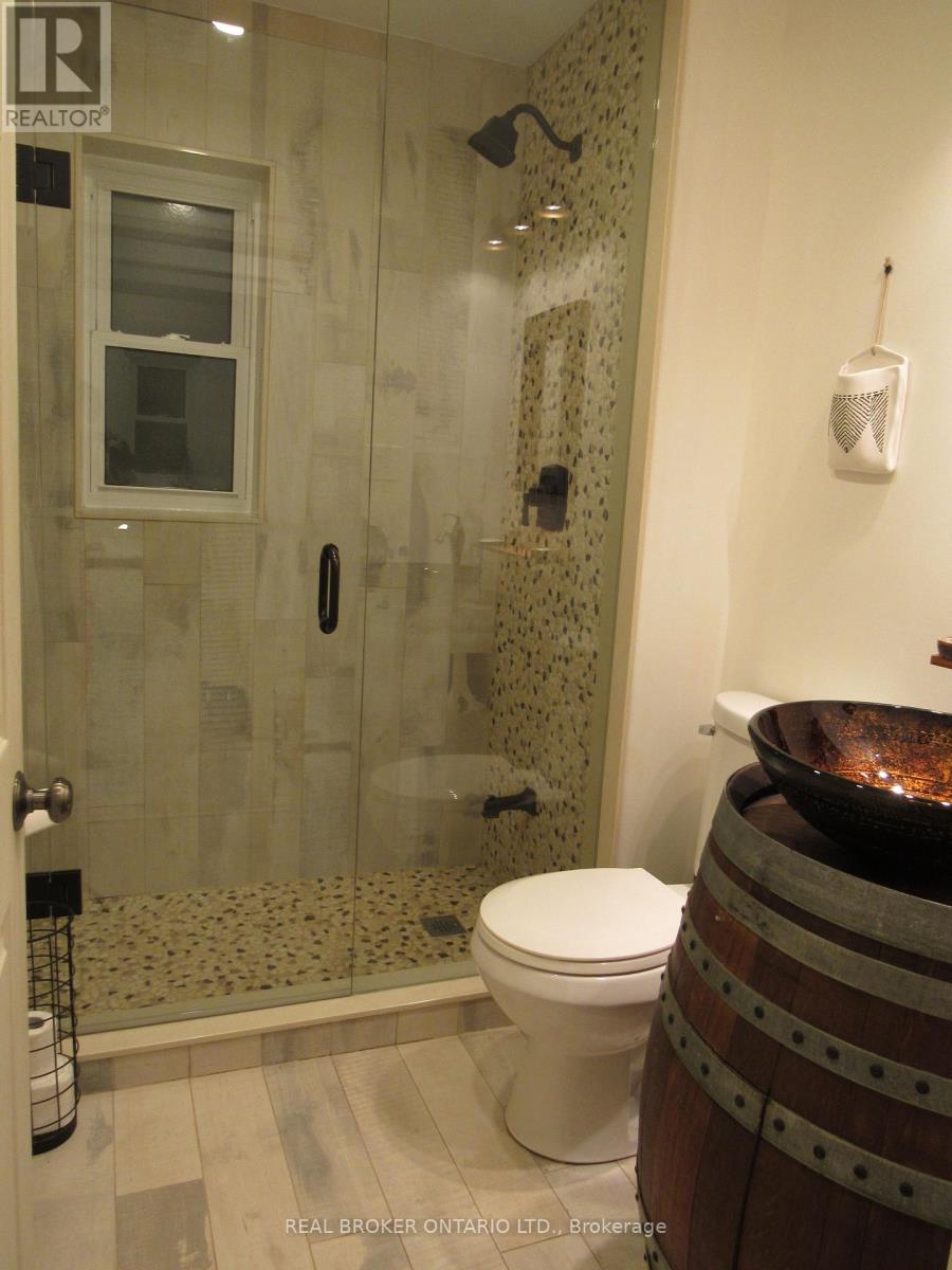 265 Garden Avenue, Toronto (High Park-Swansea), Ontario  M6R 1H8 - Photo 8 - W12802118