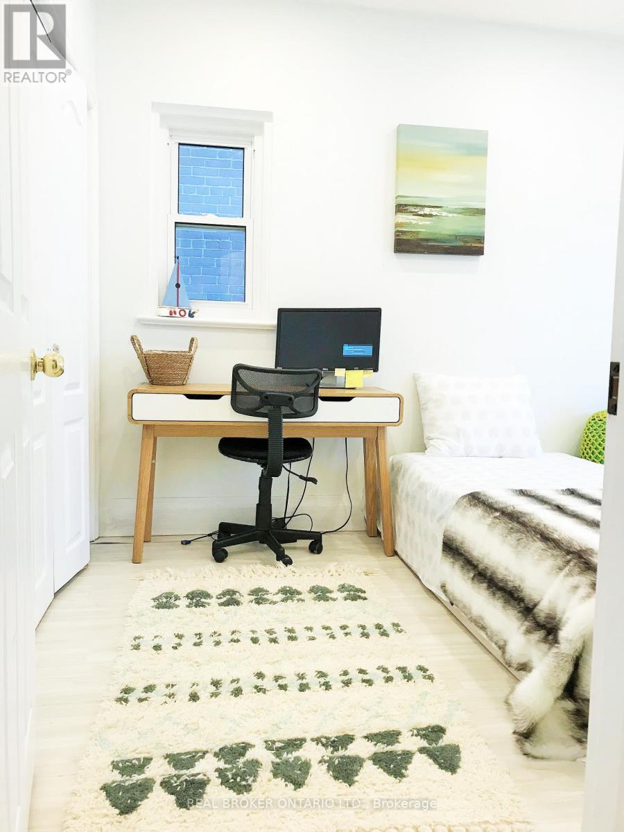 265 Garden Avenue, Toronto (High Park-Swansea), Ontario  M6R 1H8 - Photo 9 - W12802118