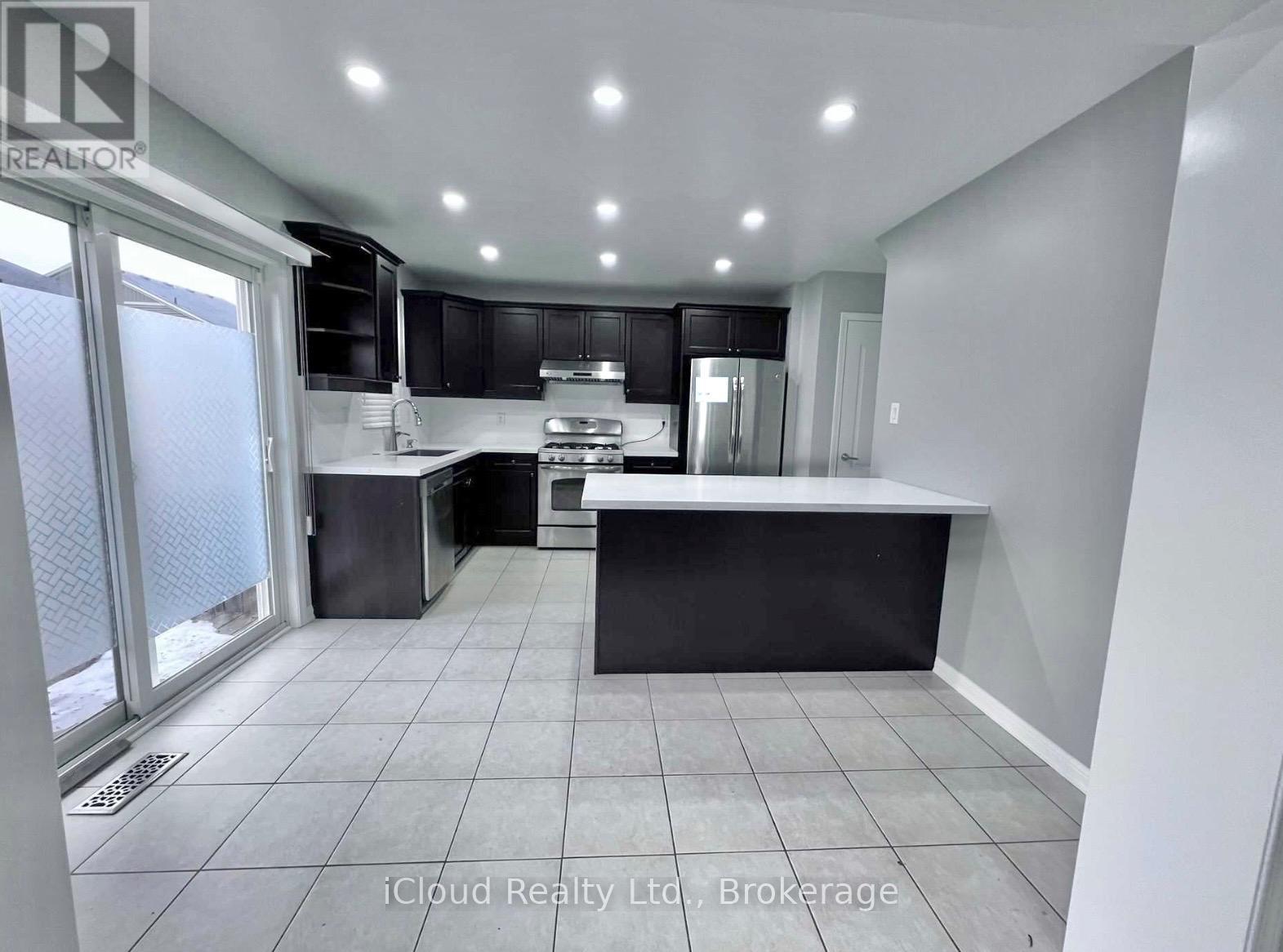 450 Pozbou Crescent, Milton (Wi Willmott), Ontario  L9T 8C9 - Photo 4 - W12802128