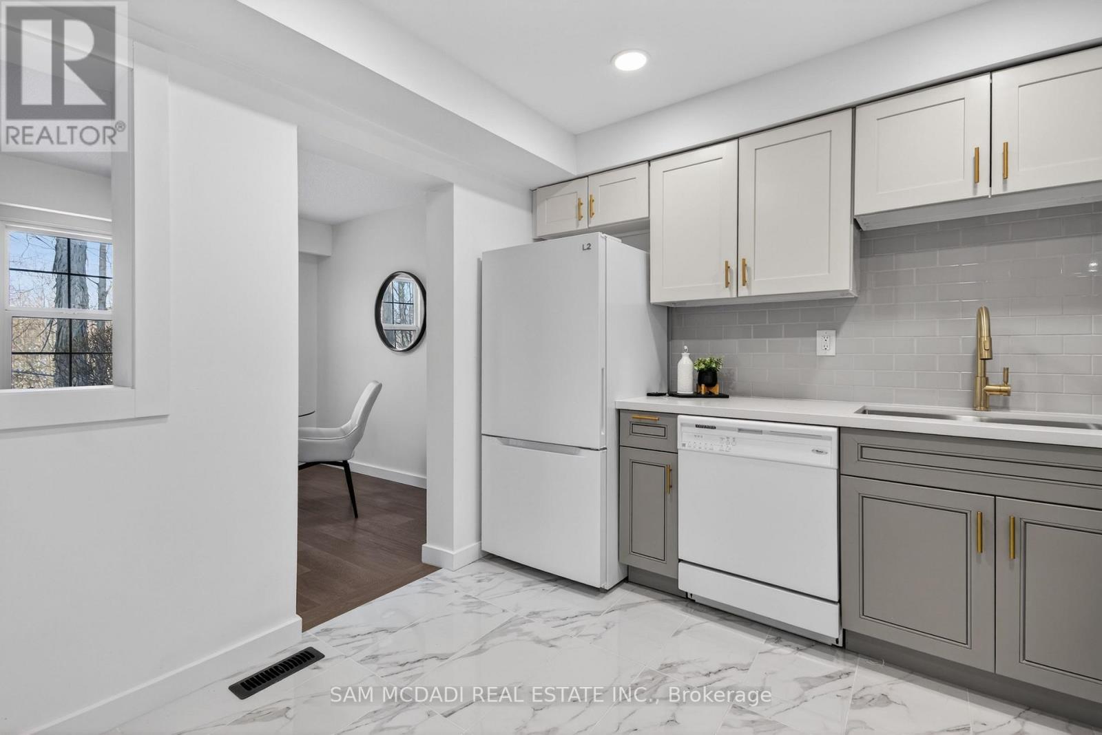 43 - 2120 Rathburn Road E, Mississauga, Ontario  L4W 2S8 - Photo 10 - W12802162