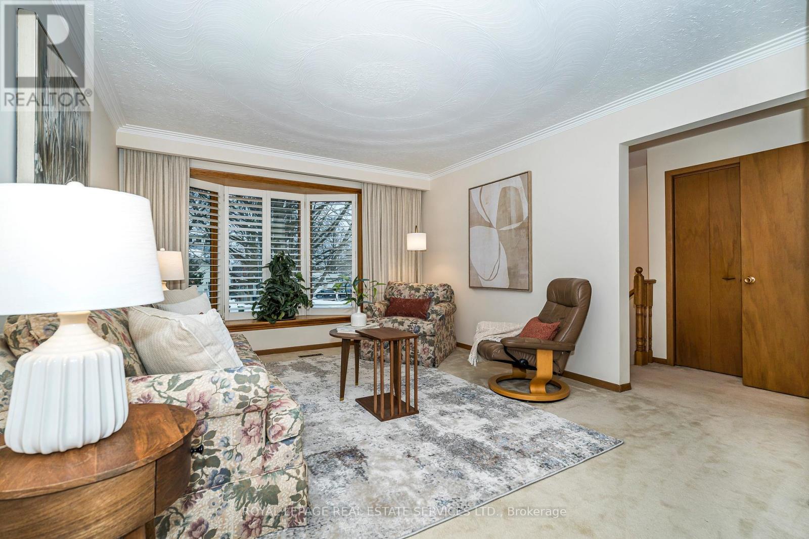 382 Lake Promenade, Toronto, Ontario  M8W 1B9 - Photo 10 - W12802174