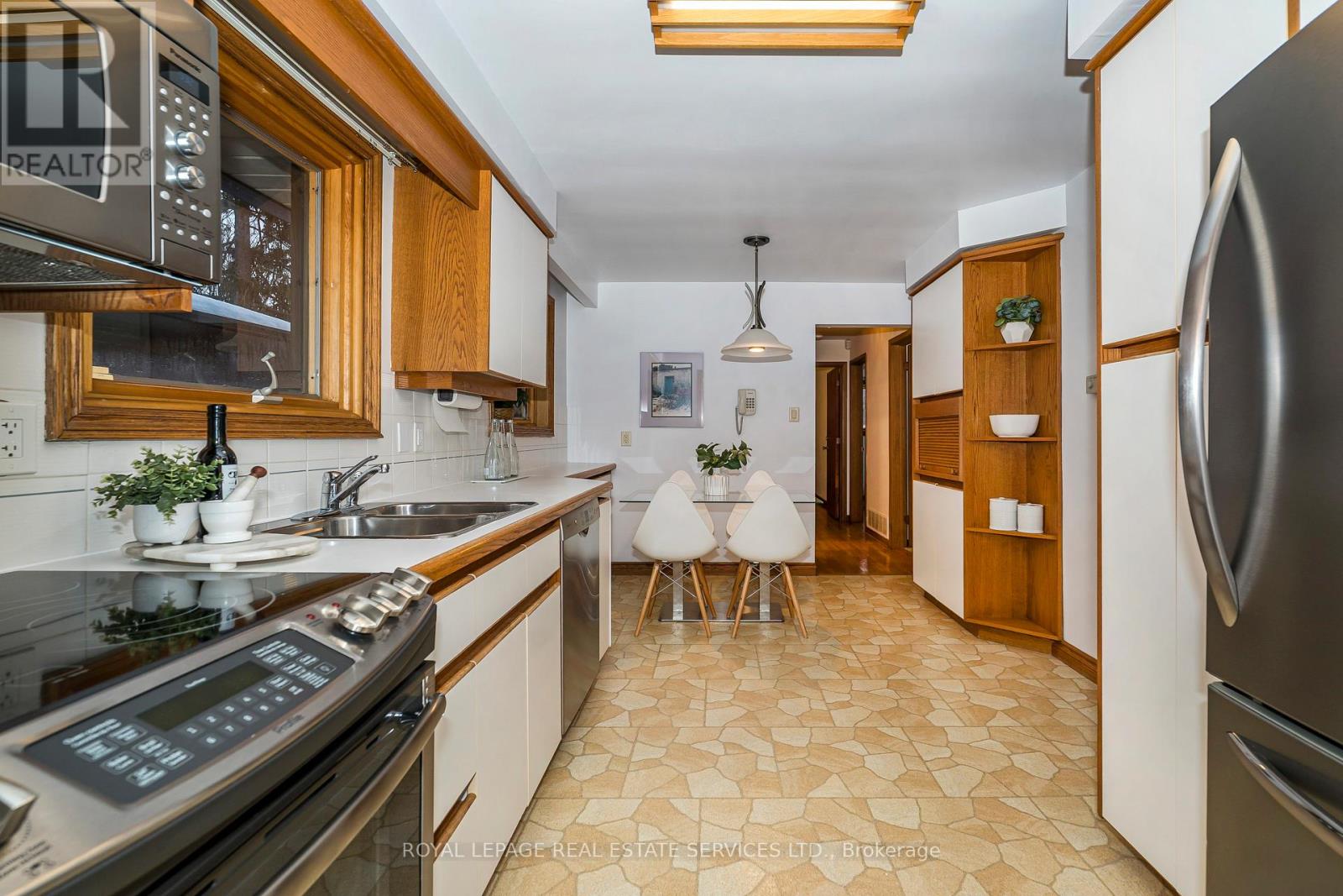 382 Lake Promenade, Toronto, Ontario  M8W 1B9 - Photo 16 - W12802174