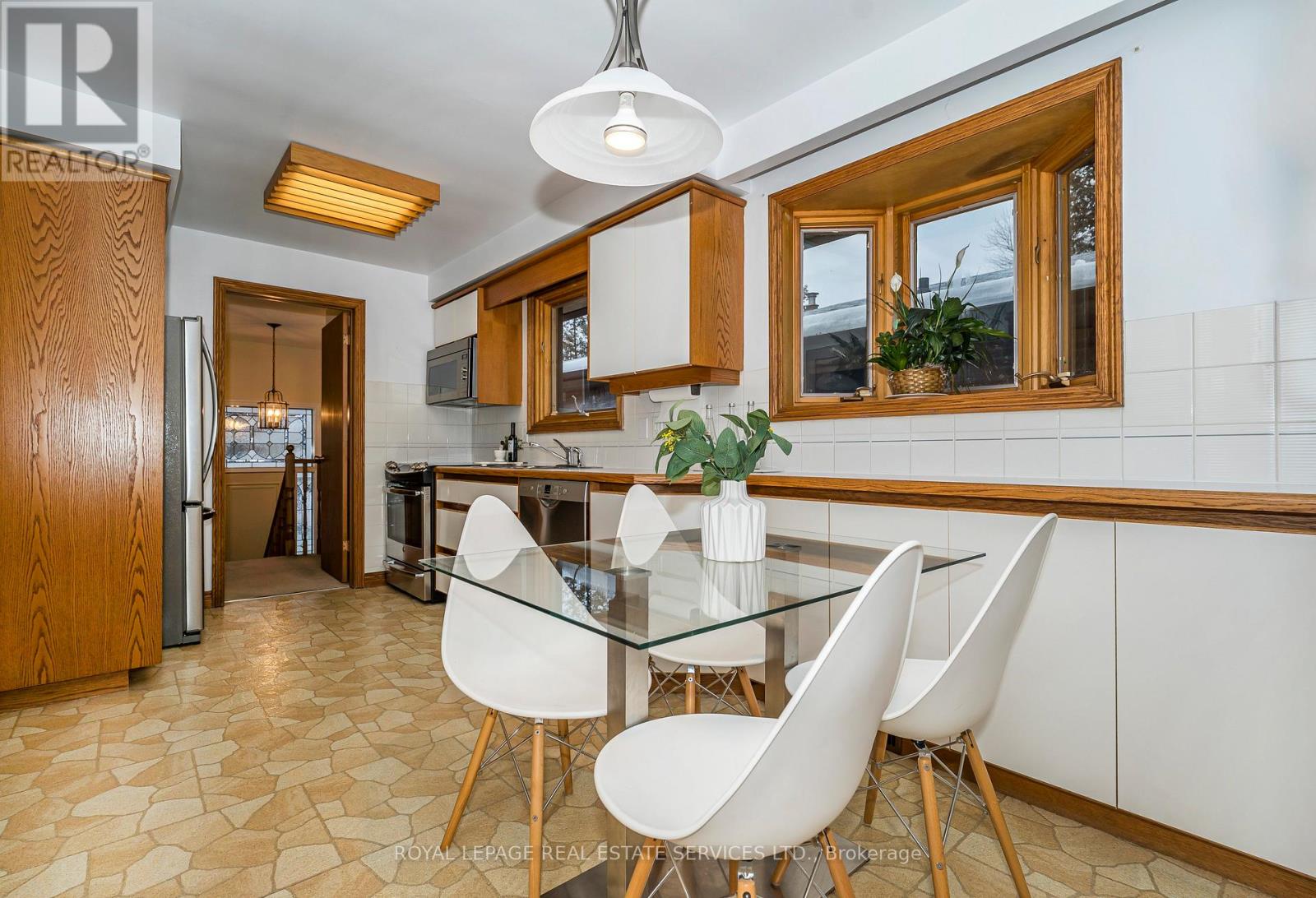 382 Lake Promenade, Toronto, Ontario  M8W 1B9 - Photo 18 - W12802174