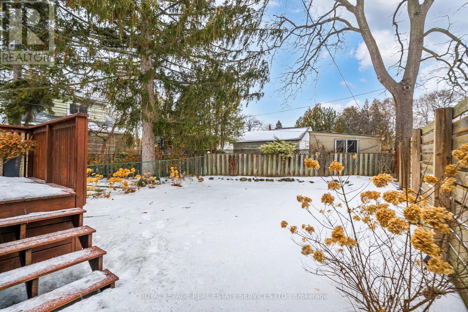 382 Lake Promenade, Toronto, Ontario  M8W 1B9 - Photo 2 - W12802174