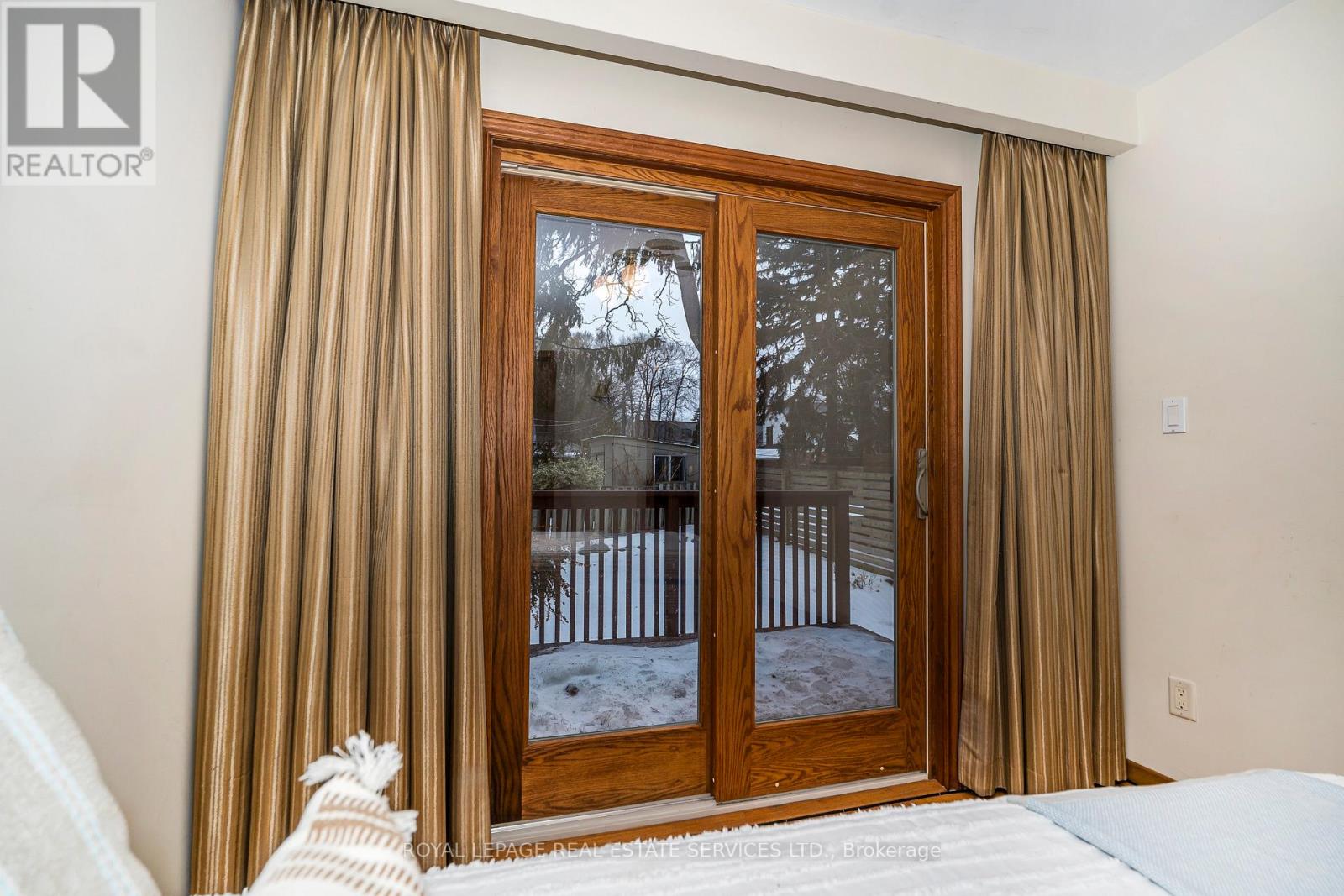 382 Lake Promenade, Toronto, Ontario  M8W 1B9 - Photo 24 - W12802174