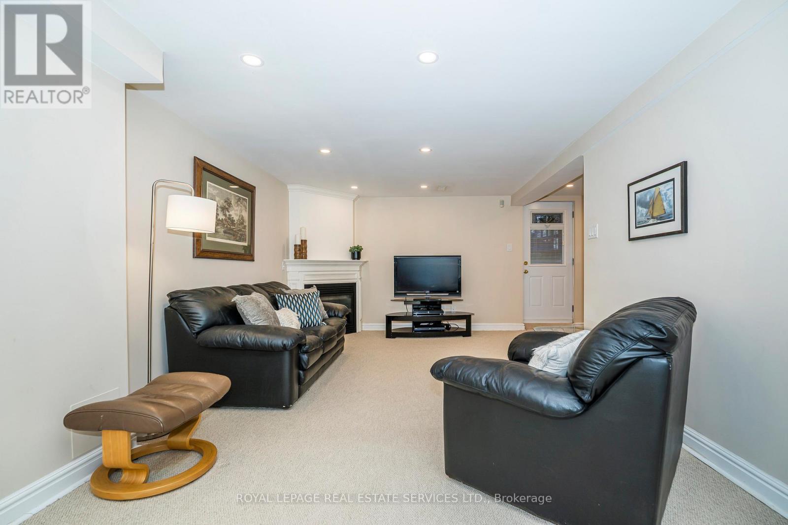 382 Lake Promenade, Toronto, Ontario  M8W 1B9 - Photo 29 - W12802174