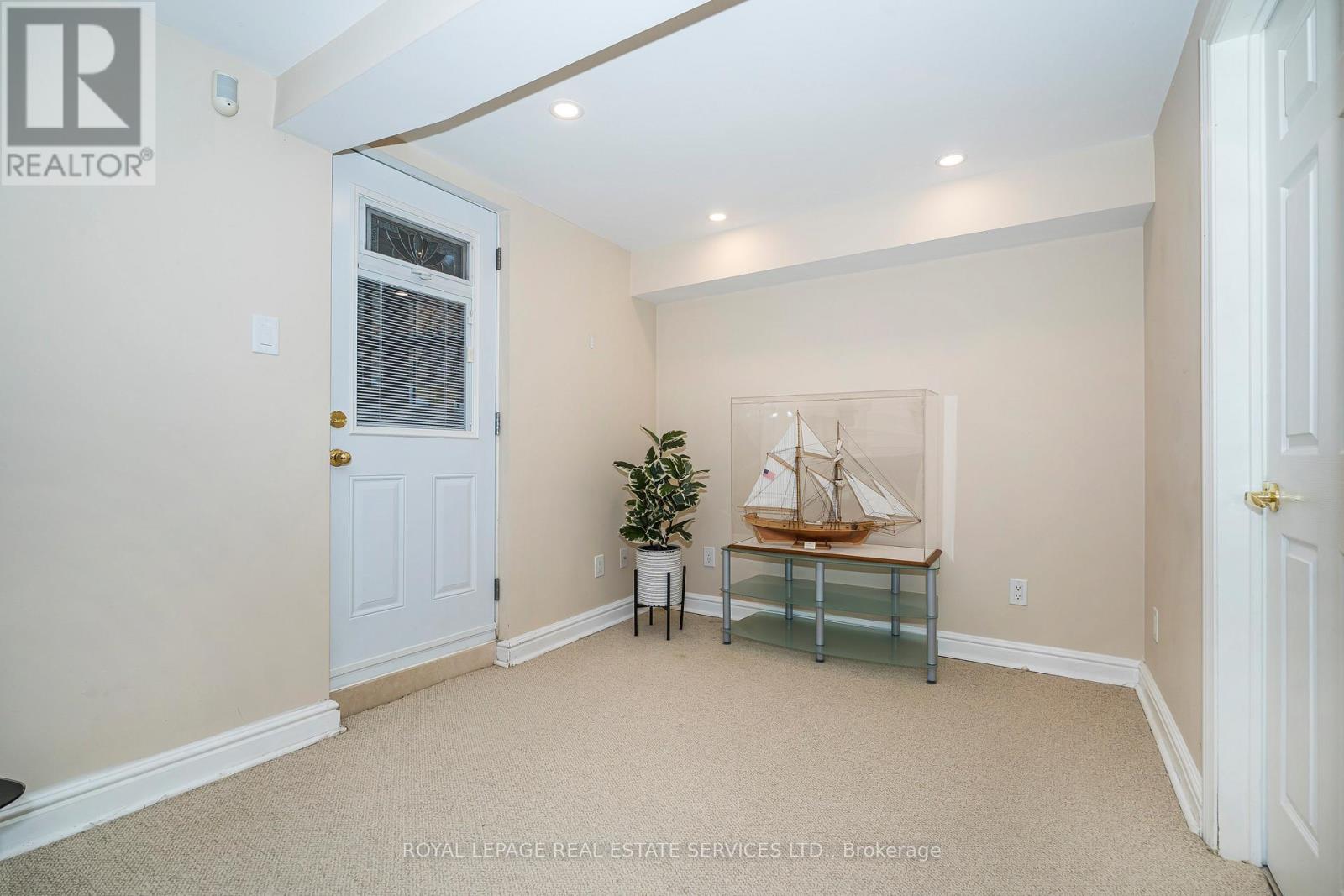 382 Lake Promenade, Toronto, Ontario  M8W 1B9 - Photo 31 - W12802174